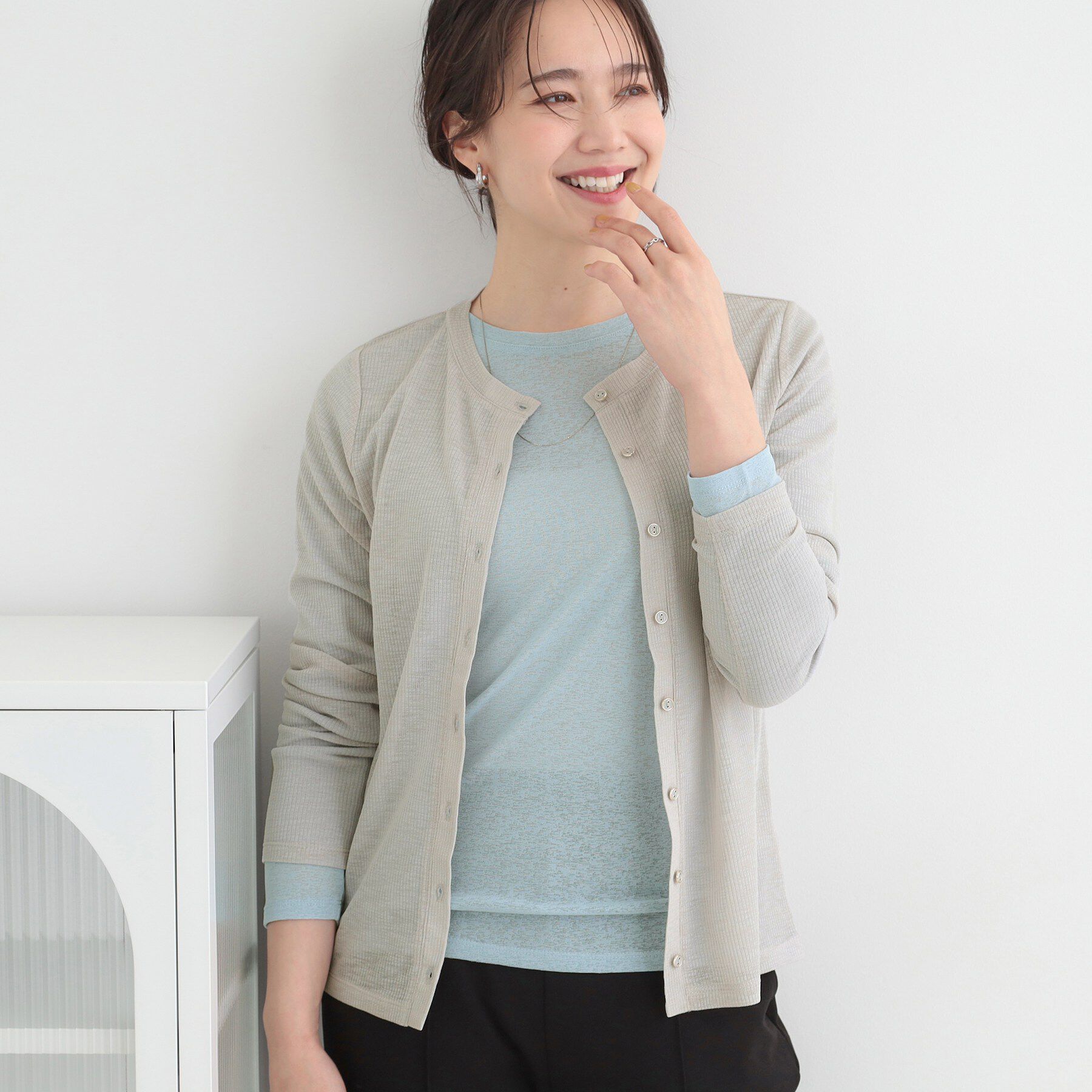 SHOO･LA･RUE「【2点セット/洗濯機可/S-LL】こなれ感あるレイヤードスタイルが即完成 シアーカーディガン+ロンT」|その他|ライトグレー(011