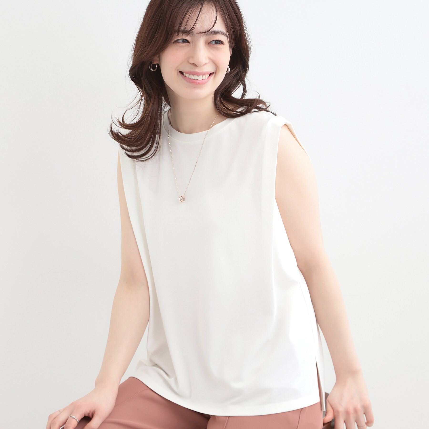 SHOO･LA･RUE「【UVカット/接触冷感】とろみタックノースリーブトップス」|Tシャツ・カットソー|ホワイト(001)