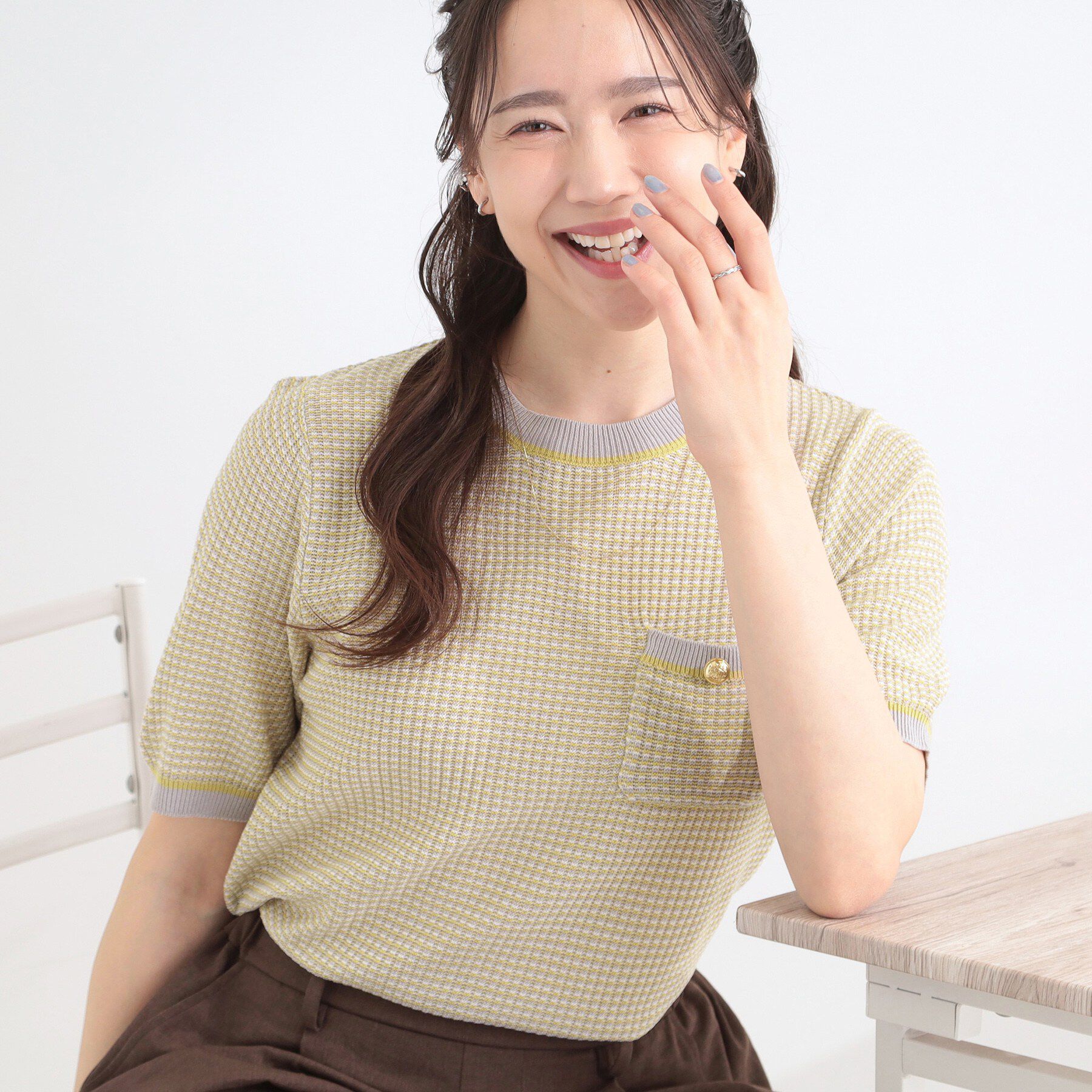 SHOO･LA･RUE「【洗濯機可/S-LL】金ボタンが上品 カノコ編み配色クルーネックニット」|ニット・セーター|グレー(412)