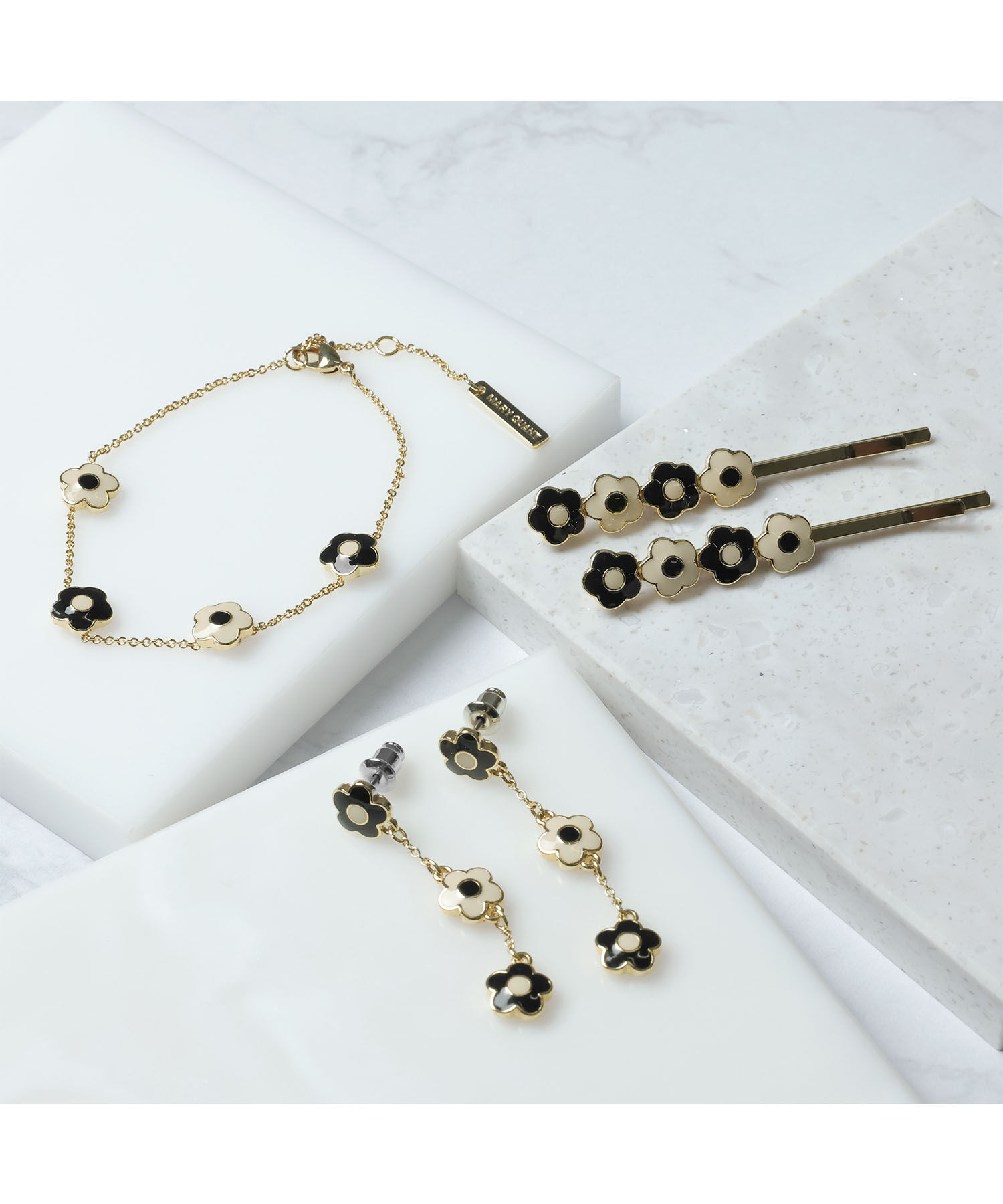 MARY QUANT「コネクトエポデイジー ピアス」|ピアス|