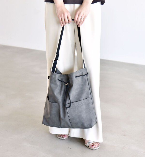 quaranciel「《予約》quaranciel: ポケット ラインベルト ワンハンドル トート バッグ（A4対応）」|トートバッグ|グレー