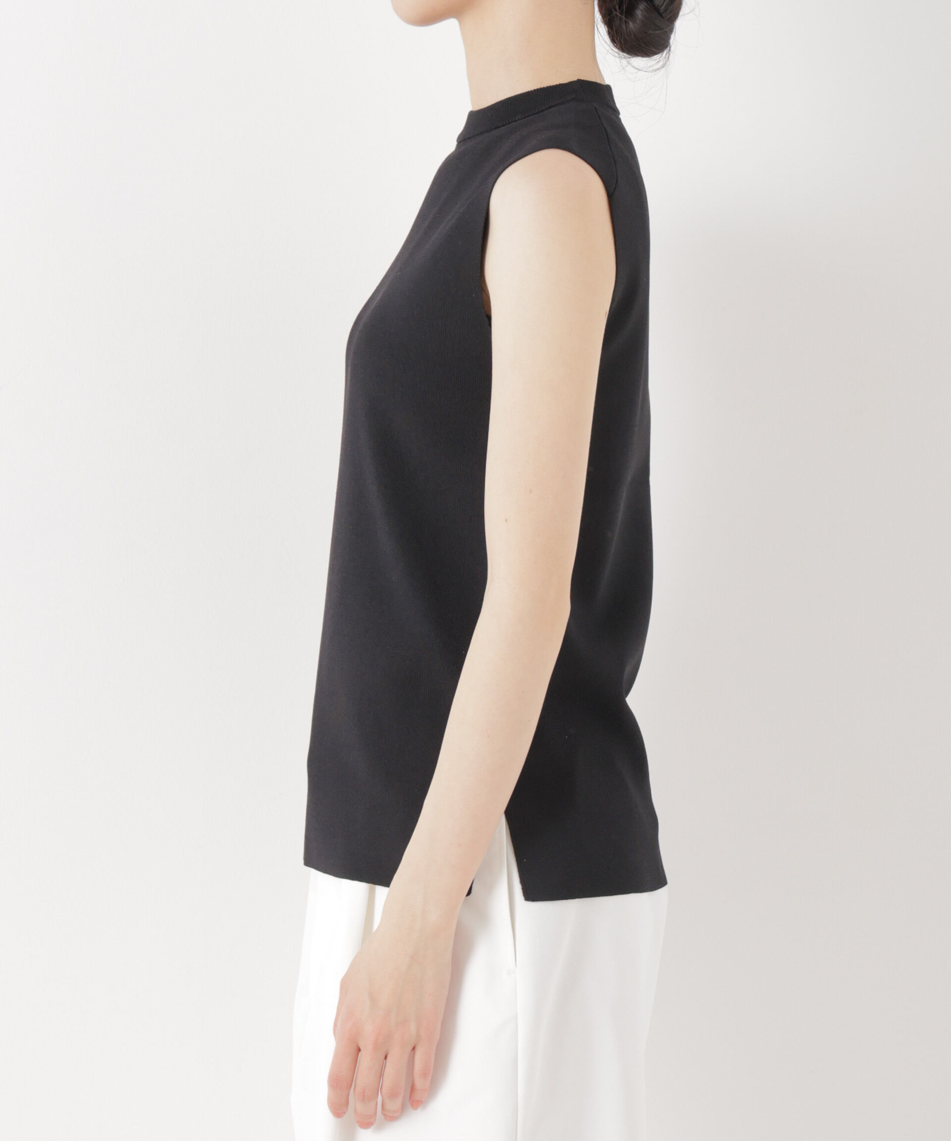 nano･universe「洗濯機洗い可UVカット接触冷感ノースリーブニット」|ニット・セーター|