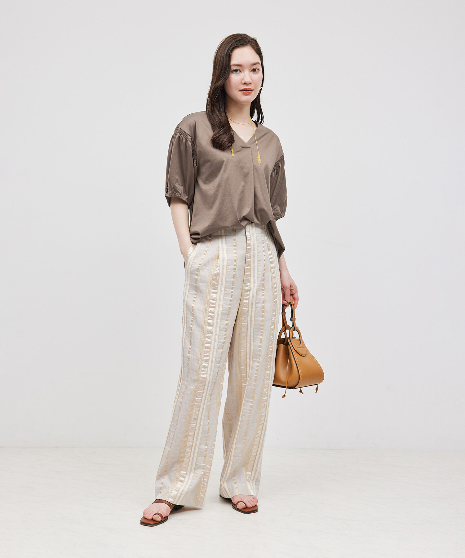 ROPE「【洗える】クリア天竺Vネック5分袖カットソー」|Tシャツ・カットソー|