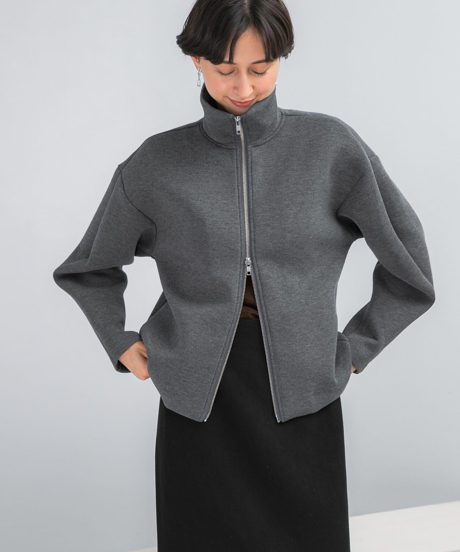 URBAN RESEARCH ROSSO「『WEB限定』刺繍スタンドダンボールブルゾン」|ノーカラーコート|チャコールグレー