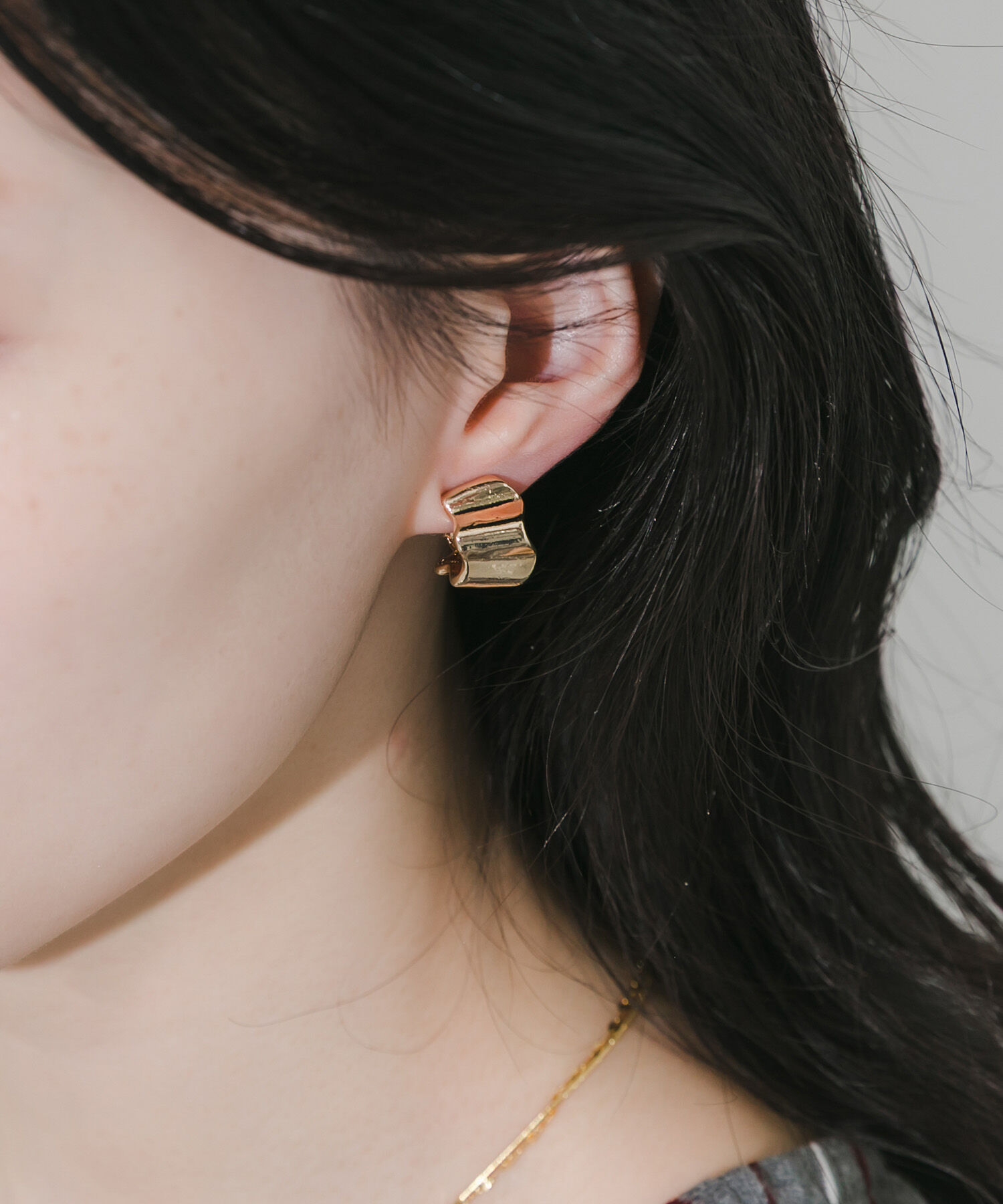 SMELLY「フリルデザインフープイヤリング」|イヤリング|