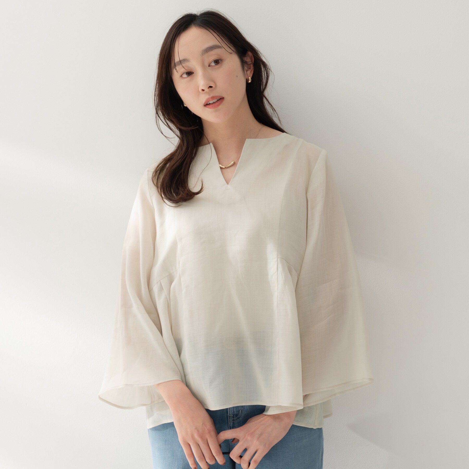 UNTITLED「ドライタッチキーネックブラウス」|シャツ・ブラウス|