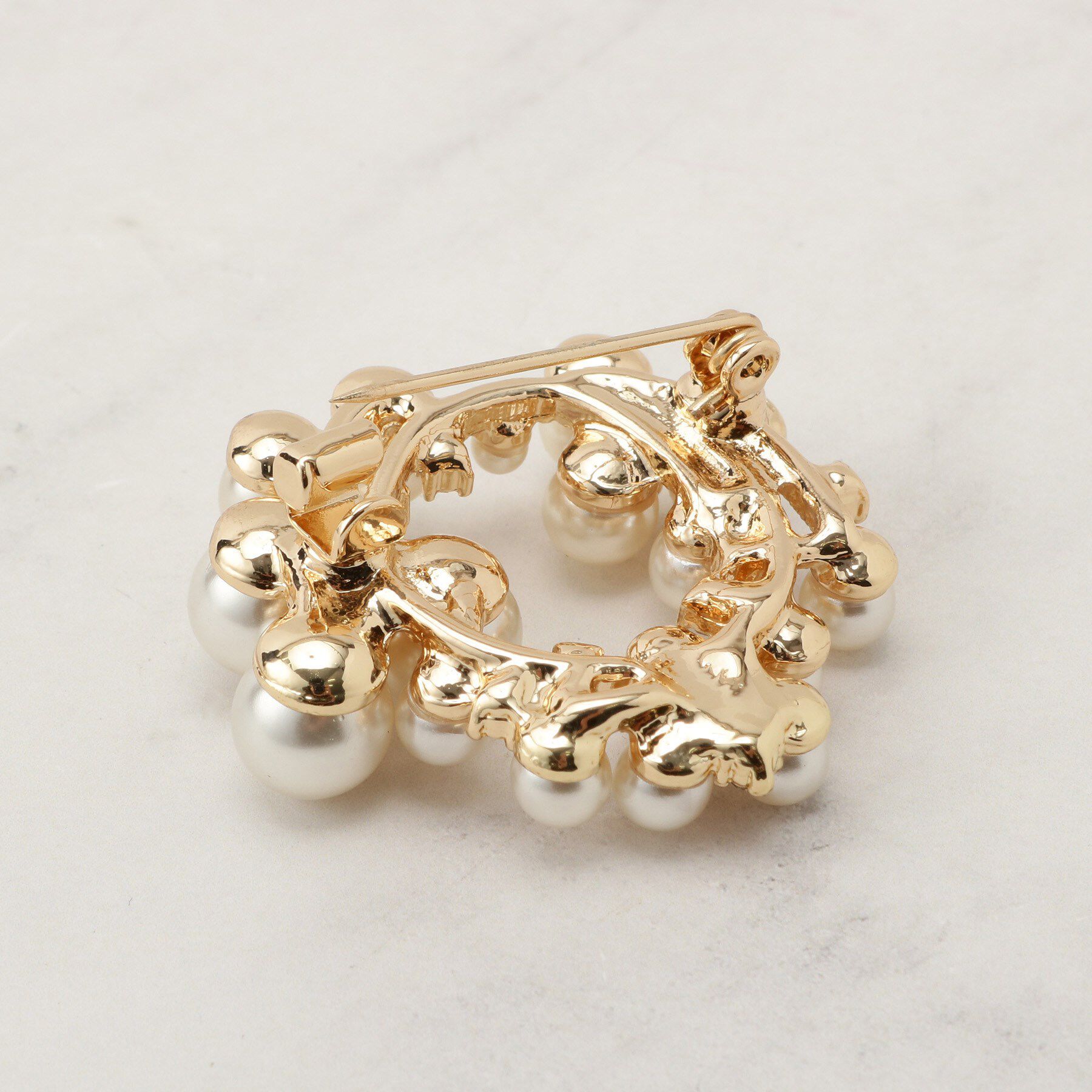 grove「ラウンドパール調ブローチ」|ブローチ・コサージュ|