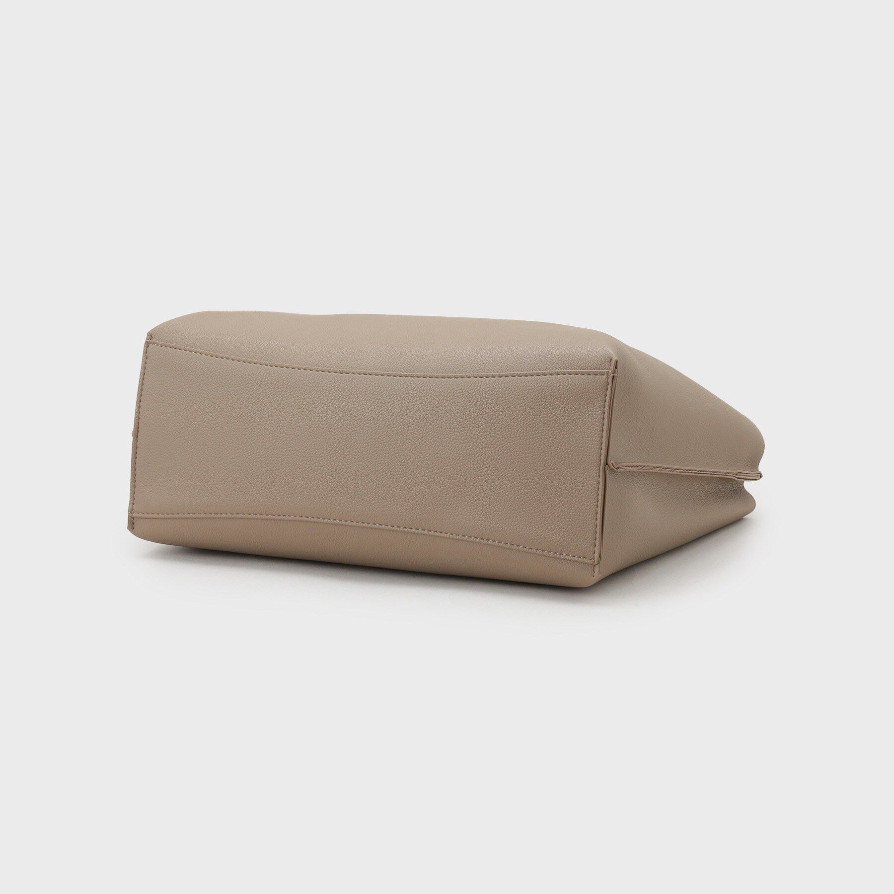 OPAQUE.CLIP「【2WAY/A4サイズ対応】シュリンク合皮トートバッグ」|トートバッグ|