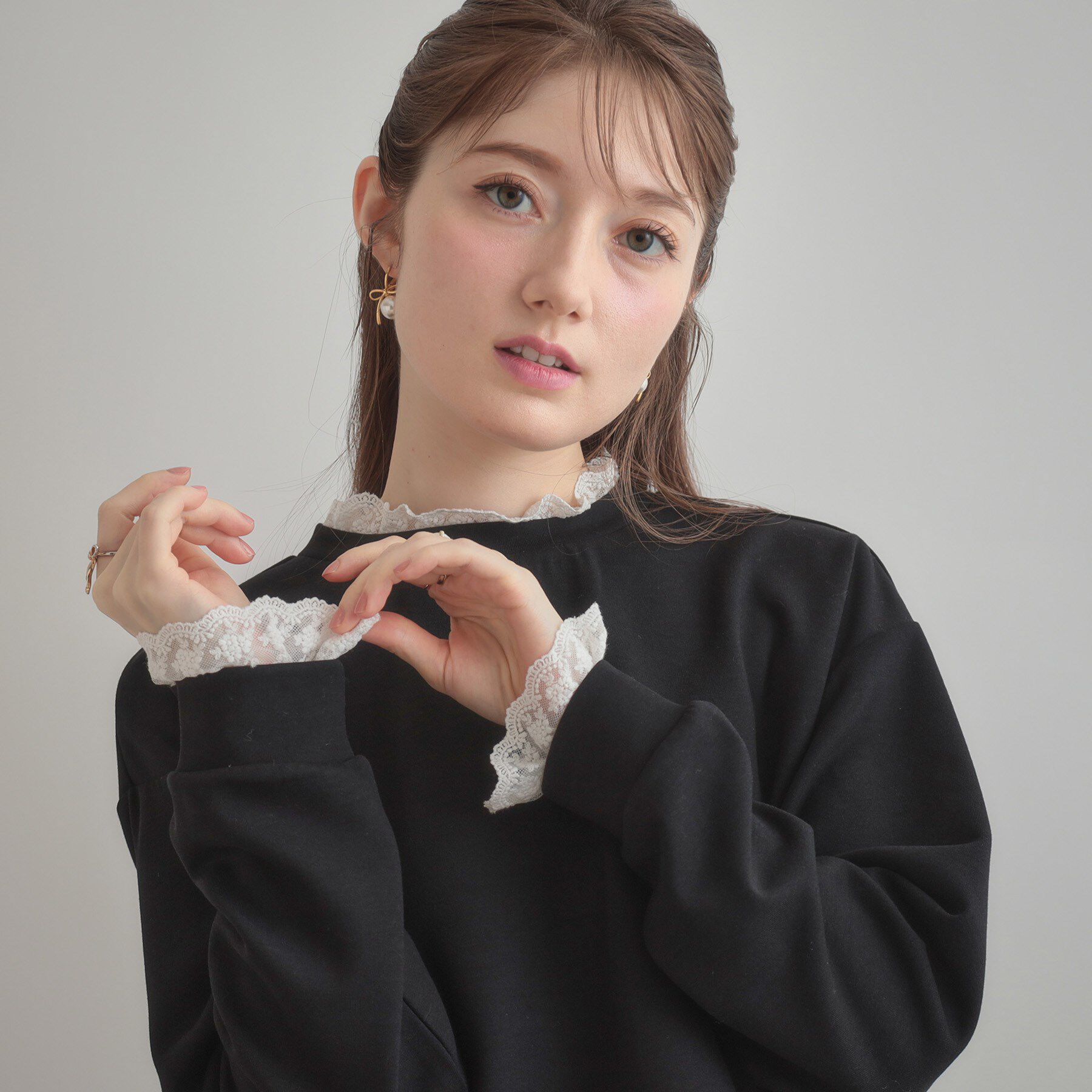 Couture broach「【大人可愛い・きれいめ】フリルデザインダンボールプルオーバー」|Tシャツ・カットソー|