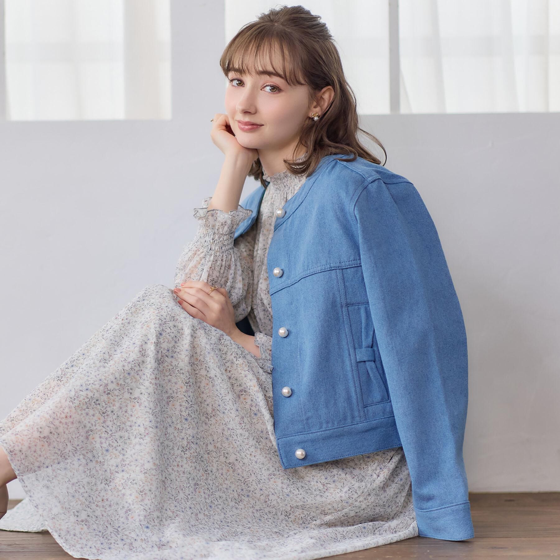 Couture broach「【洗える・綿100％】パール調ボタン デニムジャケット」|デニムジャケット|ブルー(091)