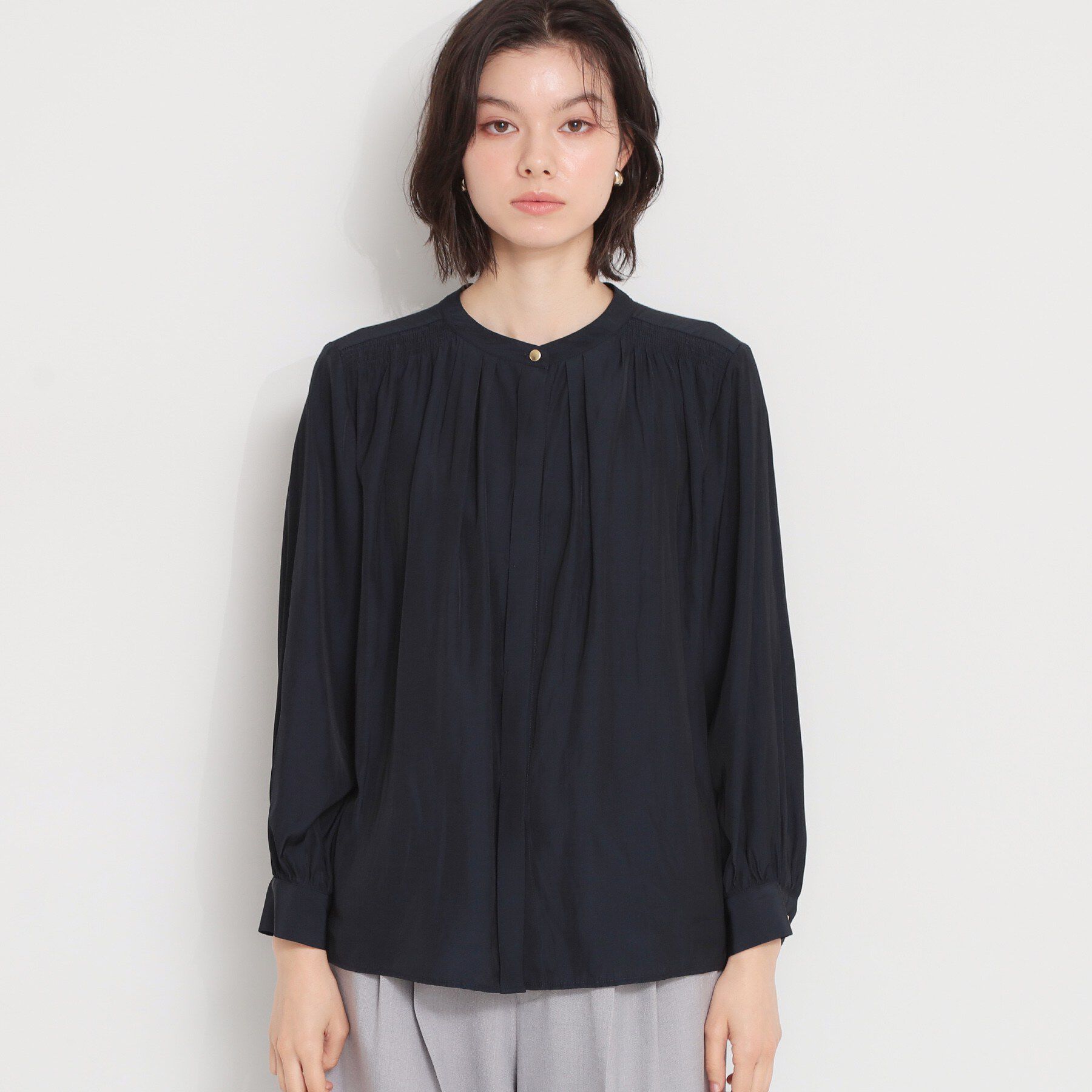 THE SHOP TK「【通勤スタイルに】ヴィンテージサテンギャザーブラウス」|シャツ・ブラウス|