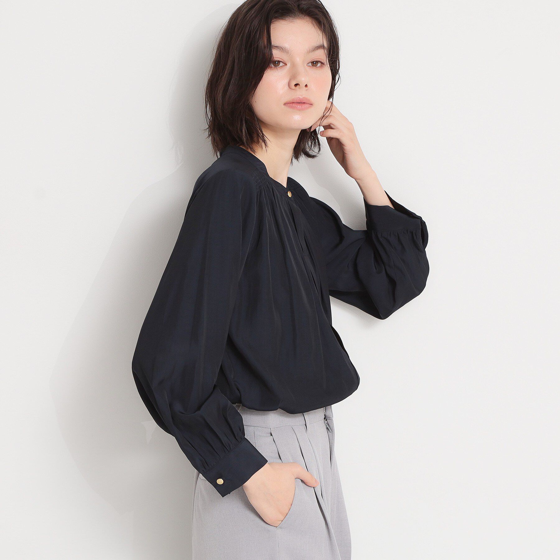 THE SHOP TK「【通勤スタイルに】ヴィンテージサテンギャザーブラウス」|シャツ・ブラウス|