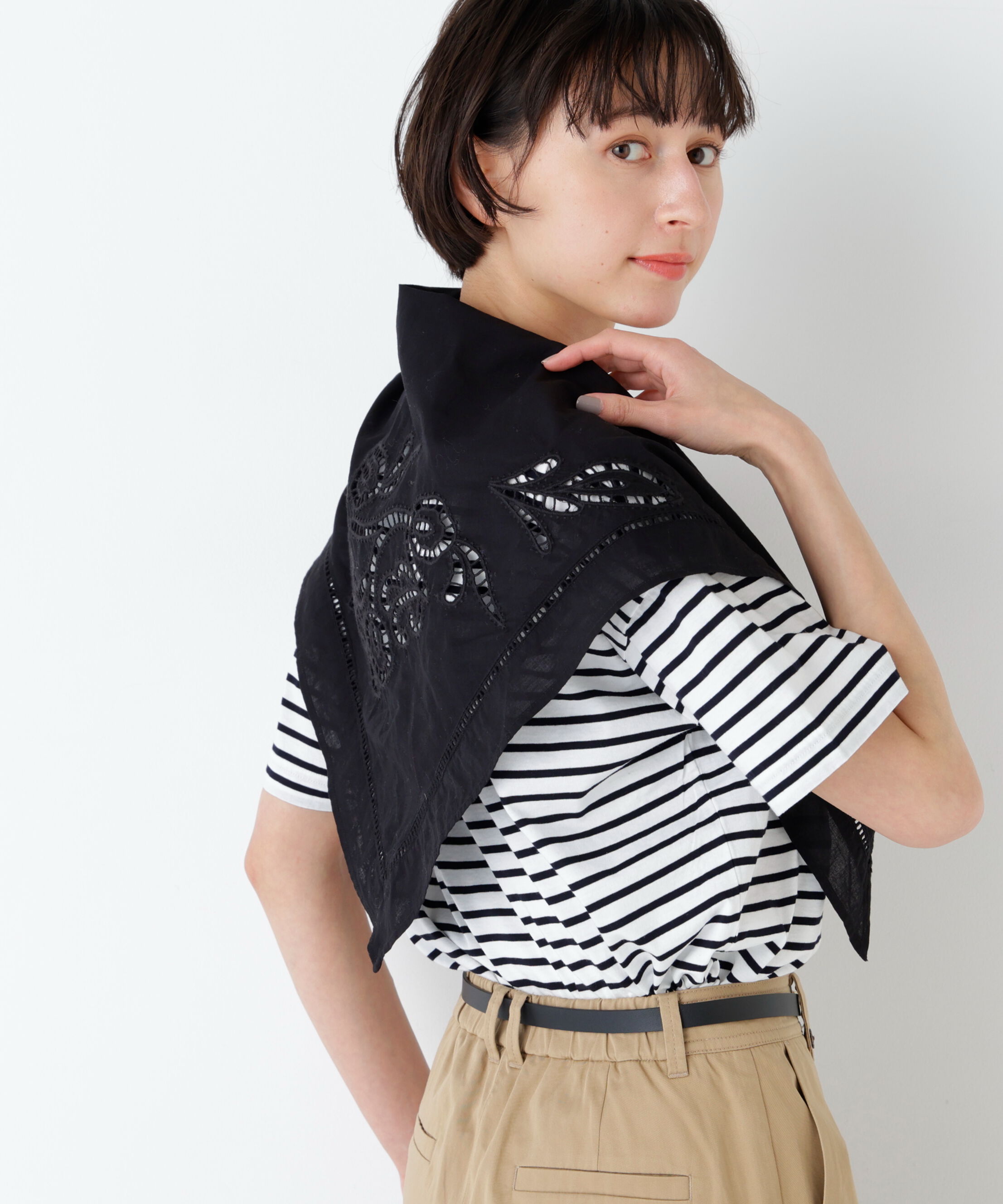  「カットワーク刺繍トライアングルスカーフ」|バンダナ・スカーフ|ブラック