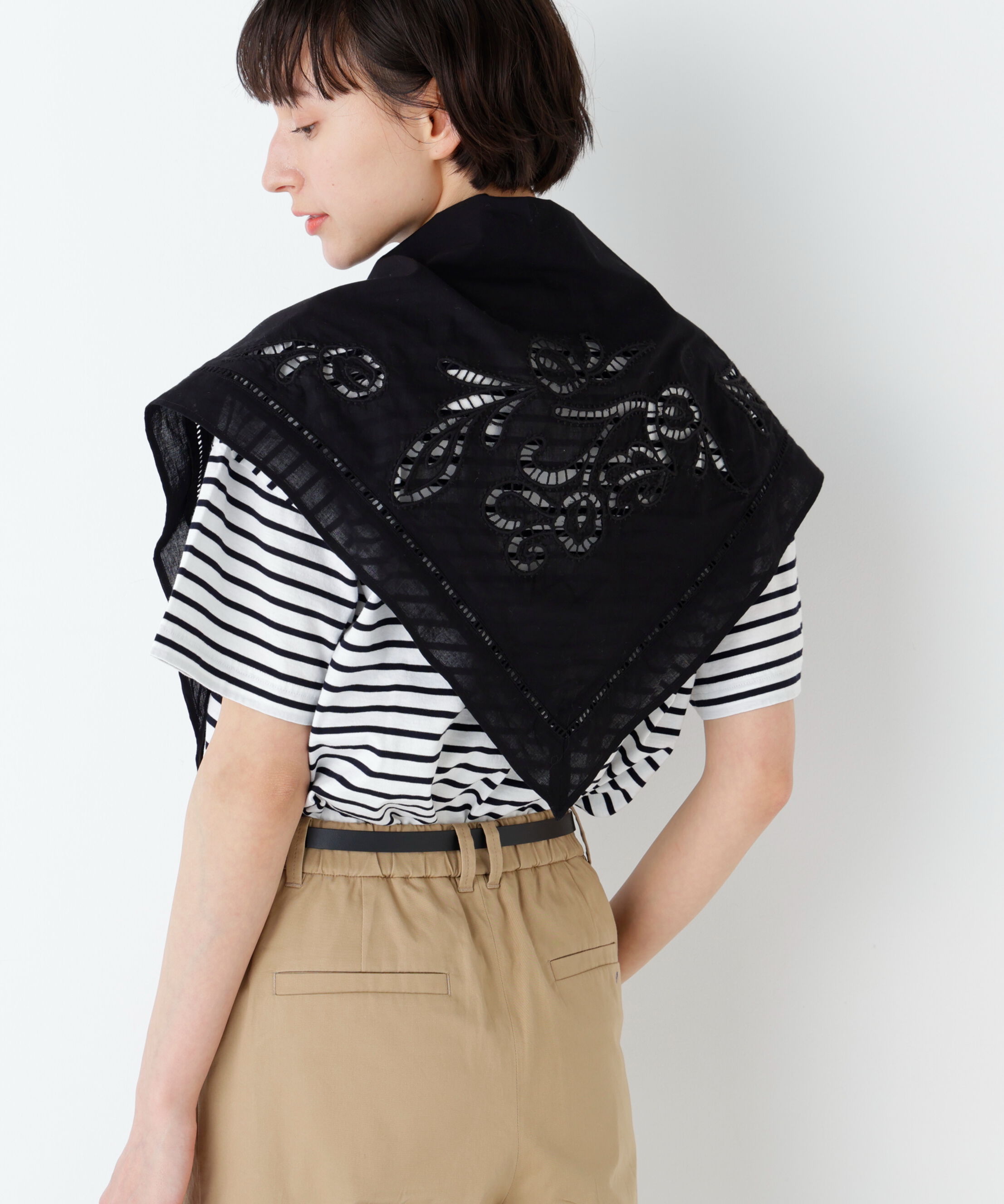  「カットワーク刺繍トライアングルスカーフ」|バンダナ・スカーフ|