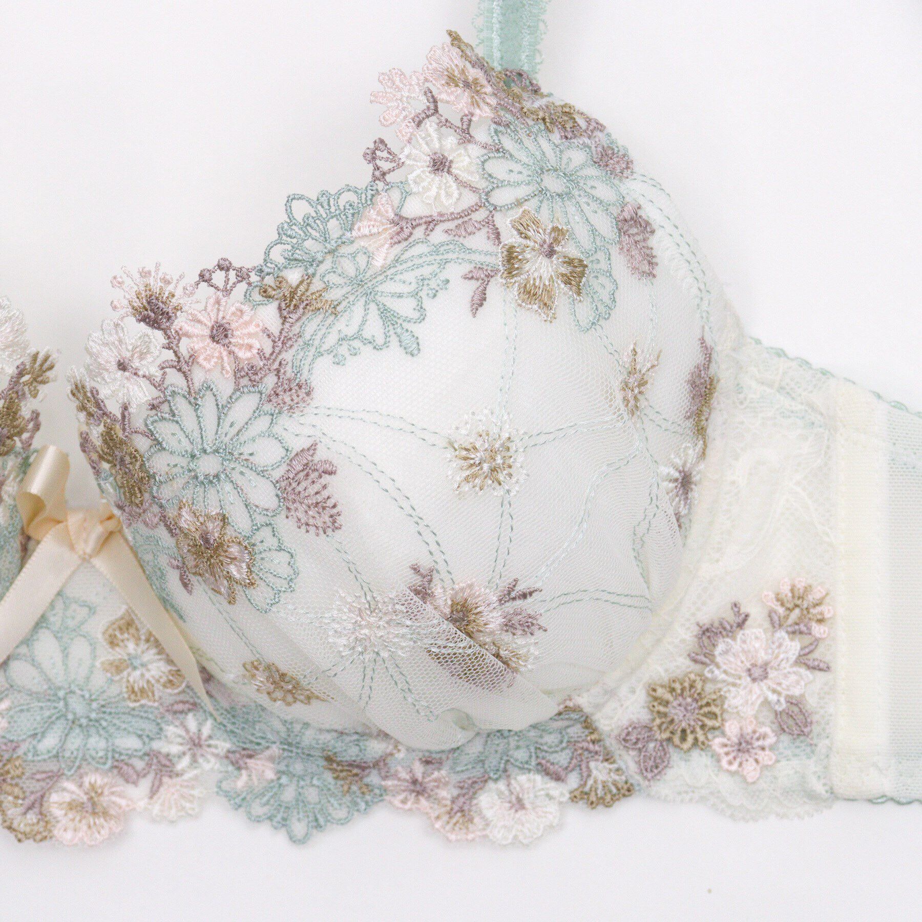 Risa Magli「アレッタ ブラジャー（E-F）＜サイドシェイプ＞」|インナー|