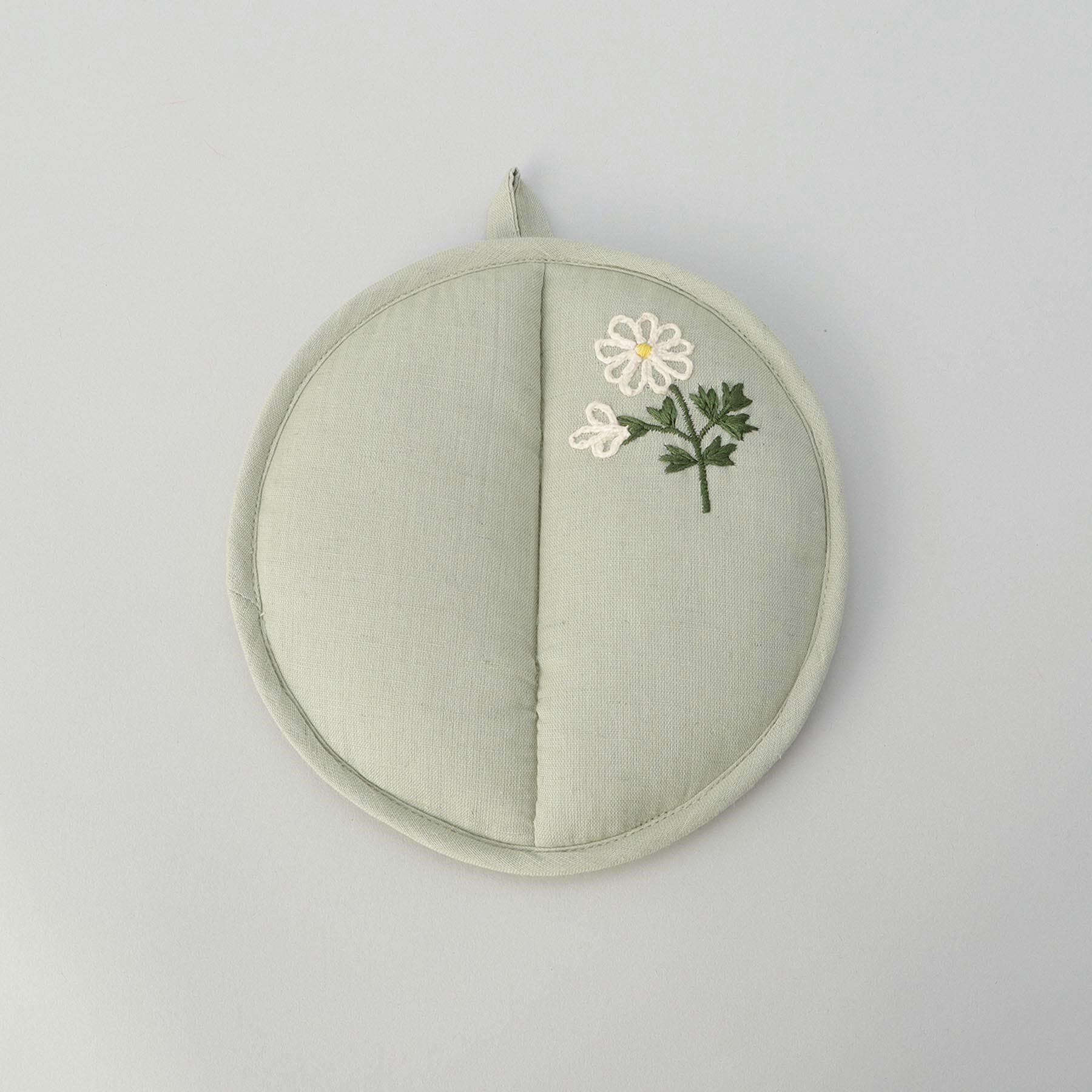 212 KITCHEN STORE「刺繍フラワー マーガレット ラウンドミトン LGR ＜212Kオリジナル ＞」|食器・キッチングッズ|