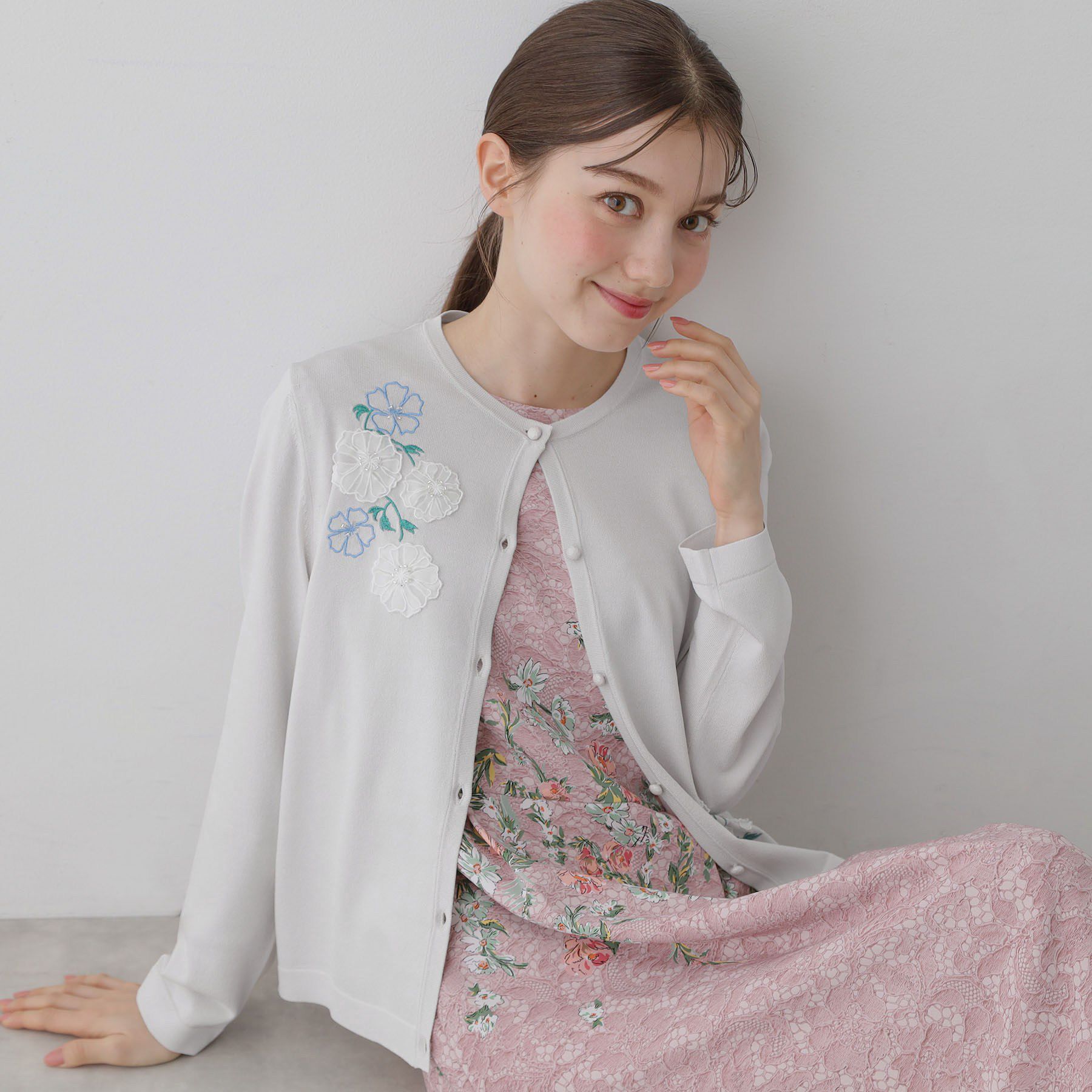 SunaUna「【SS～Lサイズ展開／フラワー刺繍】クラフトニット」|カーディガン|ライトグレー(011