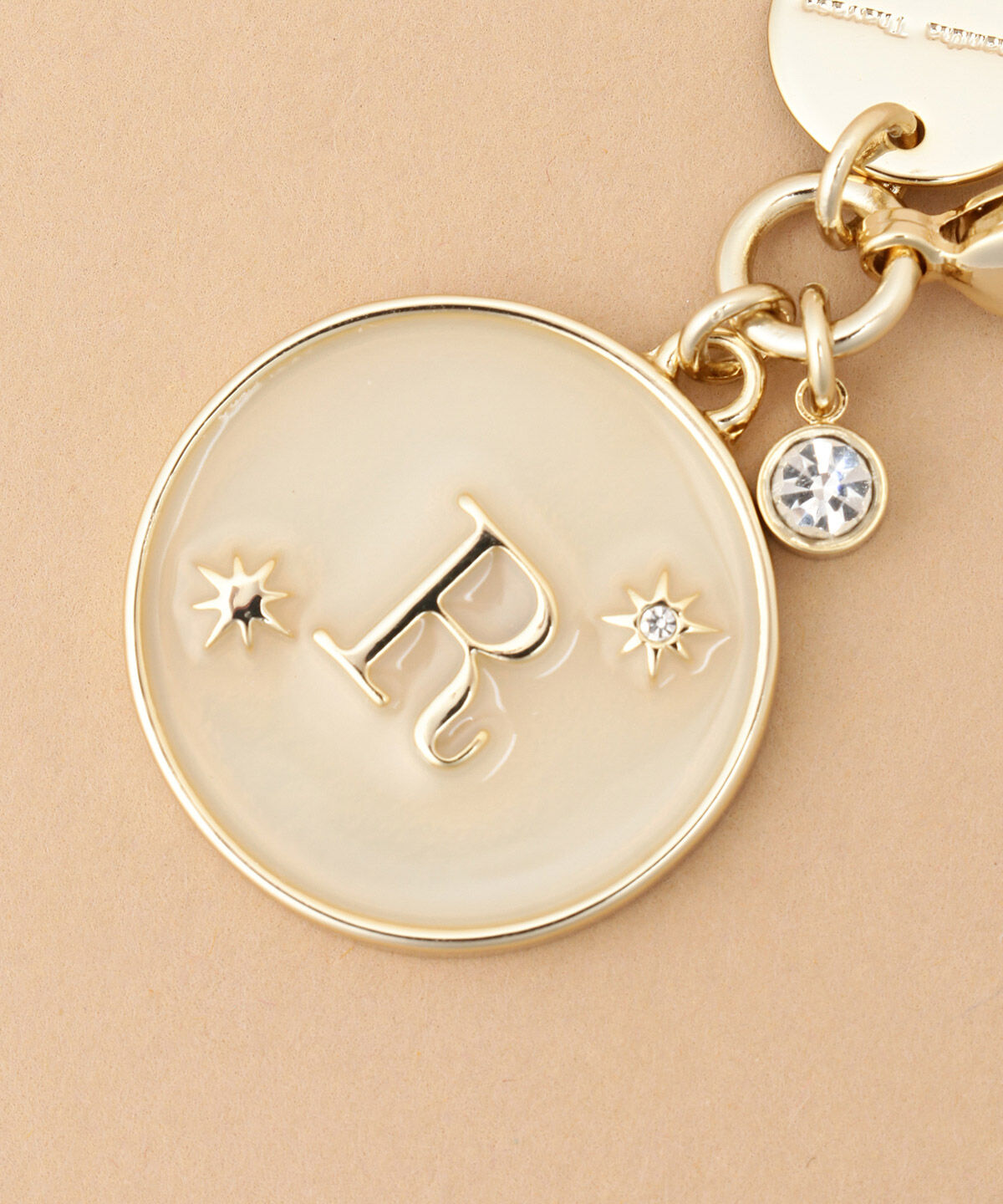 Samantha Thavasa「シャイニーイニシャルファスナーチャーム R」|チャーム・キーホルダー|