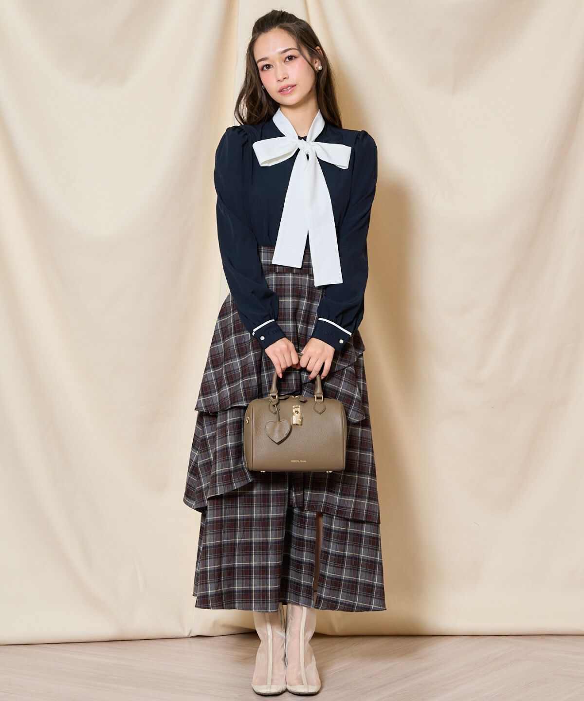 アンドクチュール「カフス刺繍ボウタイブラウス」|シャツ・ブラウス|