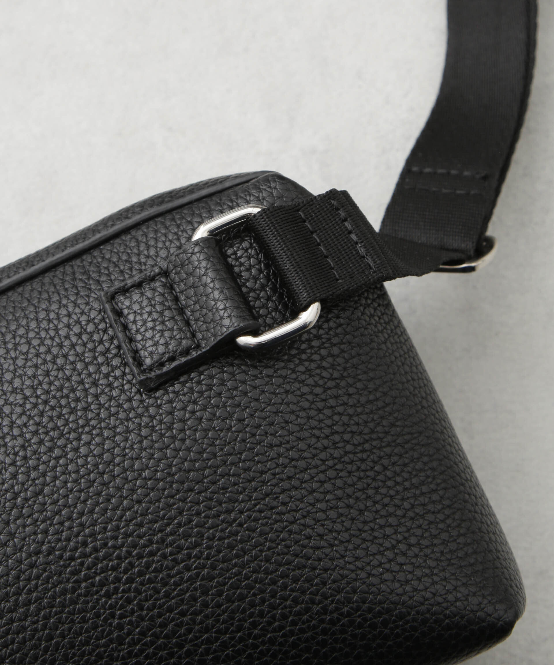 nano･universe「フェイクレザーボディーバッグ」|ショルダー・メッセンジャー|