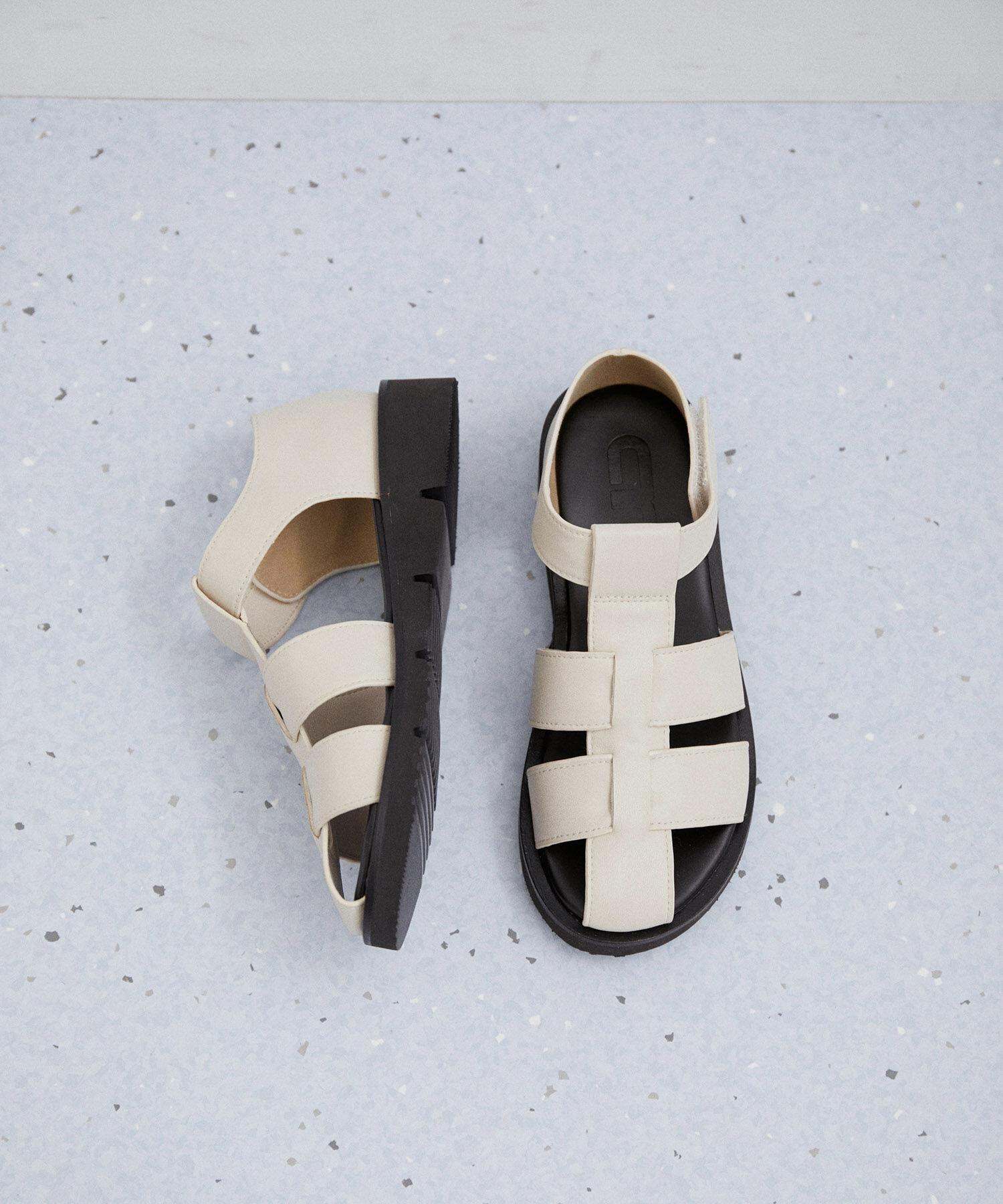 ADAM ET ROPE'「【サステナブル】アップルレザーグルカサンダル」|サンダル|