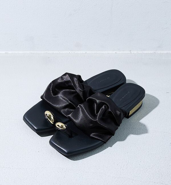 AU BANNISTER「【ストレッチサテン】サムメタルサンダル【予約】」|サンダル|ブラック