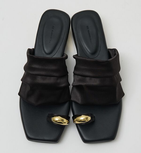 AU BANNISTER「【ストレッチサテン】サムメタルサンダル【予約】」|サンダル|