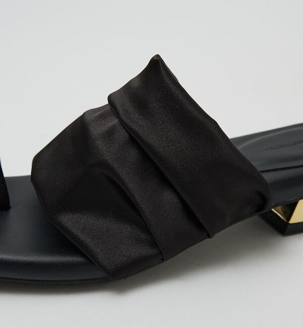 AU BANNISTER「【ストレッチサテン】サムメタルサンダル【予約】」|サンダル|