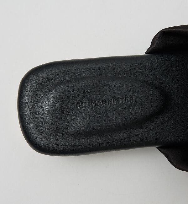 AU BANNISTER「【ストレッチサテン】サムメタルサンダル【予約】」|サンダル|