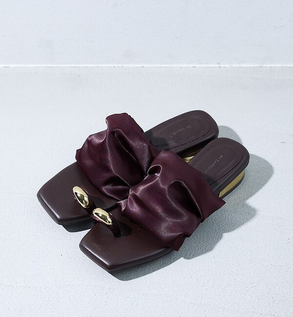 AU BANNISTER「【ストレッチサテン】サムメタルサンダル【予約】」|サンダル|ダークブラウン