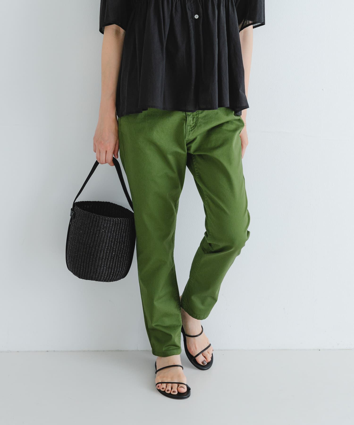 URBAN RESEARCH「『4サイズ展開』テーパードチノパンツ」|その他|カーキ