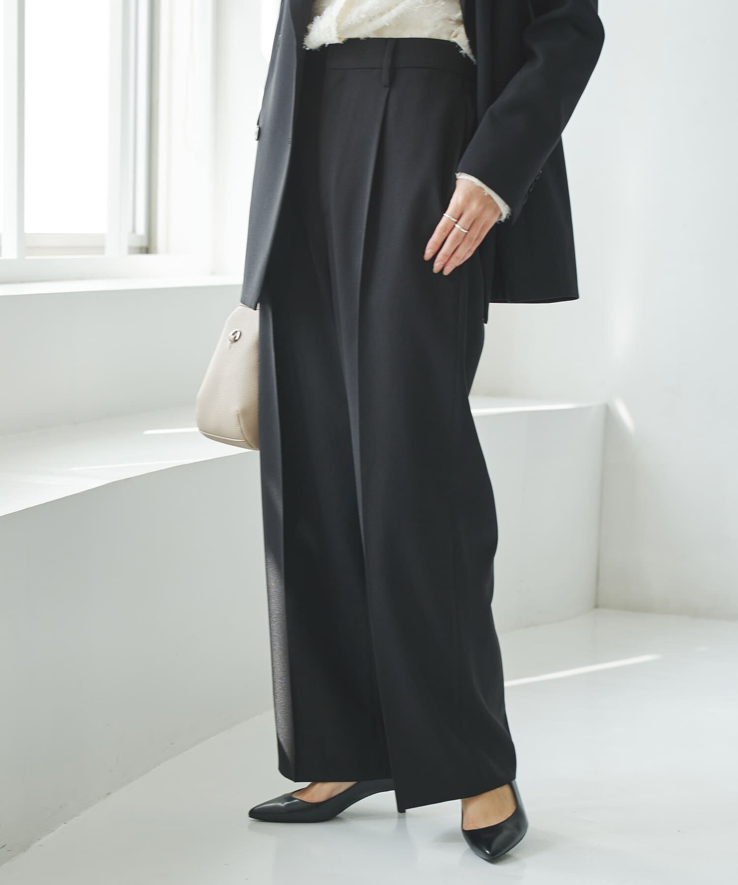 URBAN RESEARCH「『3サイズ展開』タックストレートスラックス」|その他|ブラック