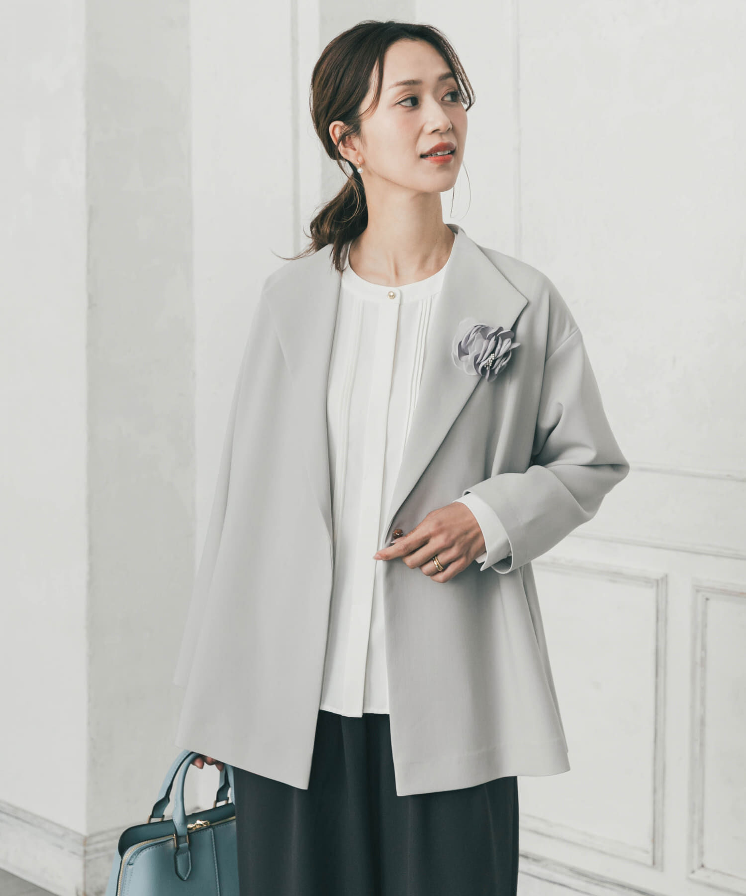 URBAN RESEARCH DOORS「ダブルクロスショートコート」|ノーカラーコート|ライトグレー