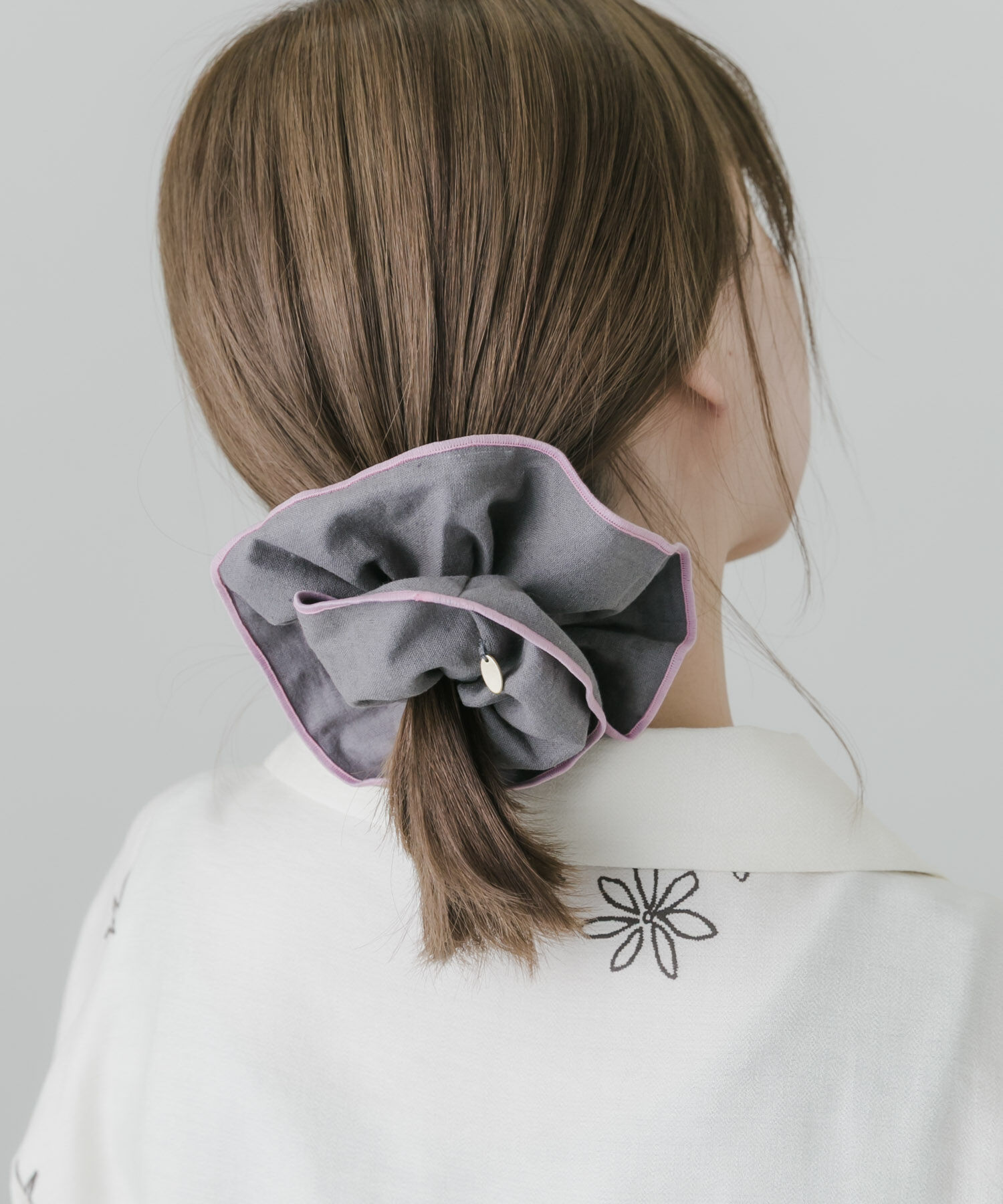 SMELLY「カラーパイピングボリュームシュシュ」|ヘアゴム・シュシュ|グレー系その他