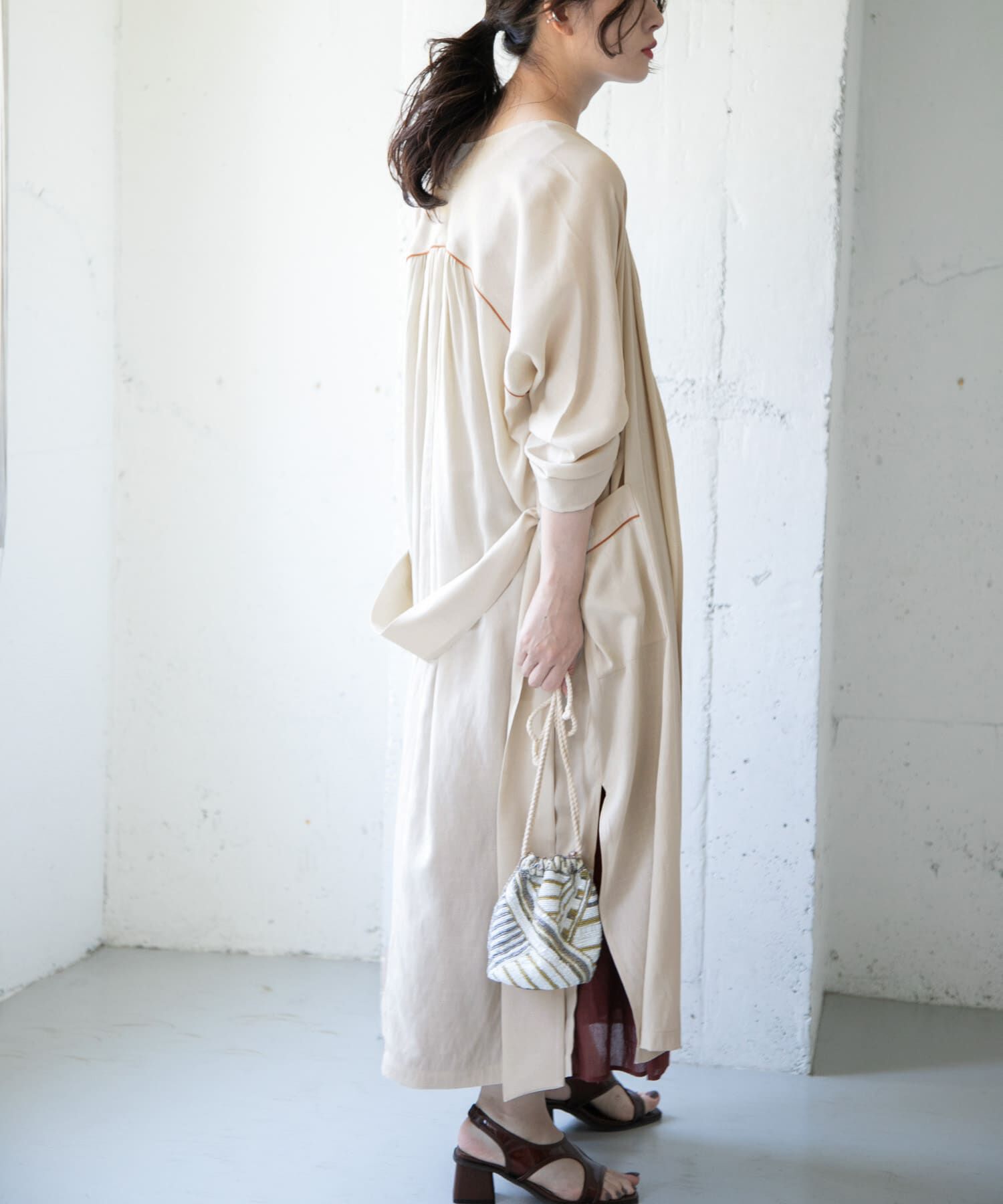  「カラーパイピングガウン&there4;」|ノーカラーコート|