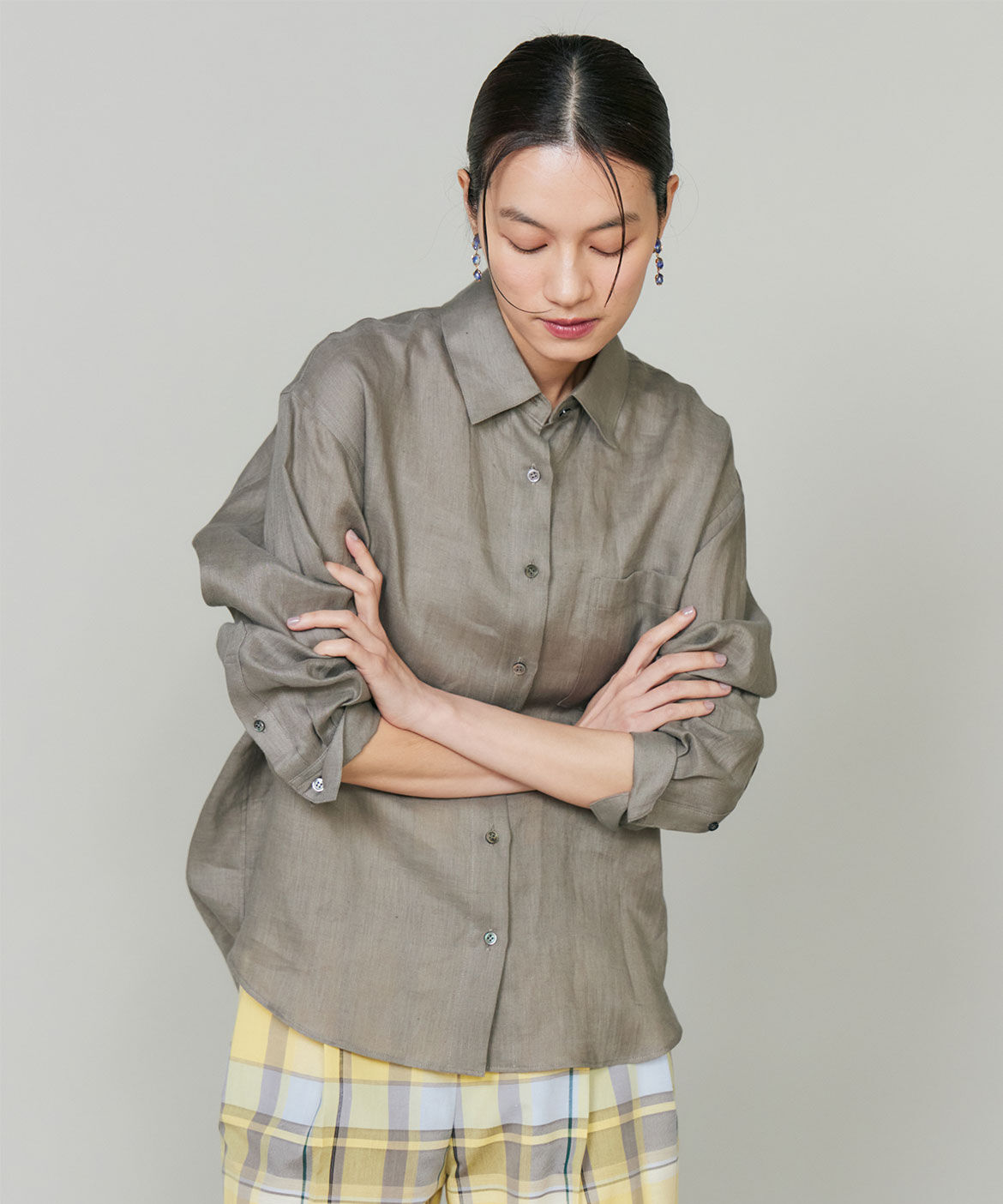 INED「《大きいサイズ》リネンレギュラーカラーシャツ」|シャツ・ブラウス|カーキ3