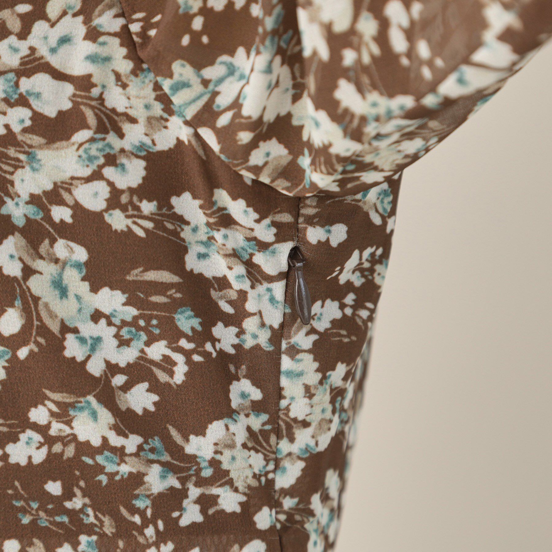 Couture broach「【一枚で着映える・通勤】Vネックフラワーワンピース」|ワンピース|