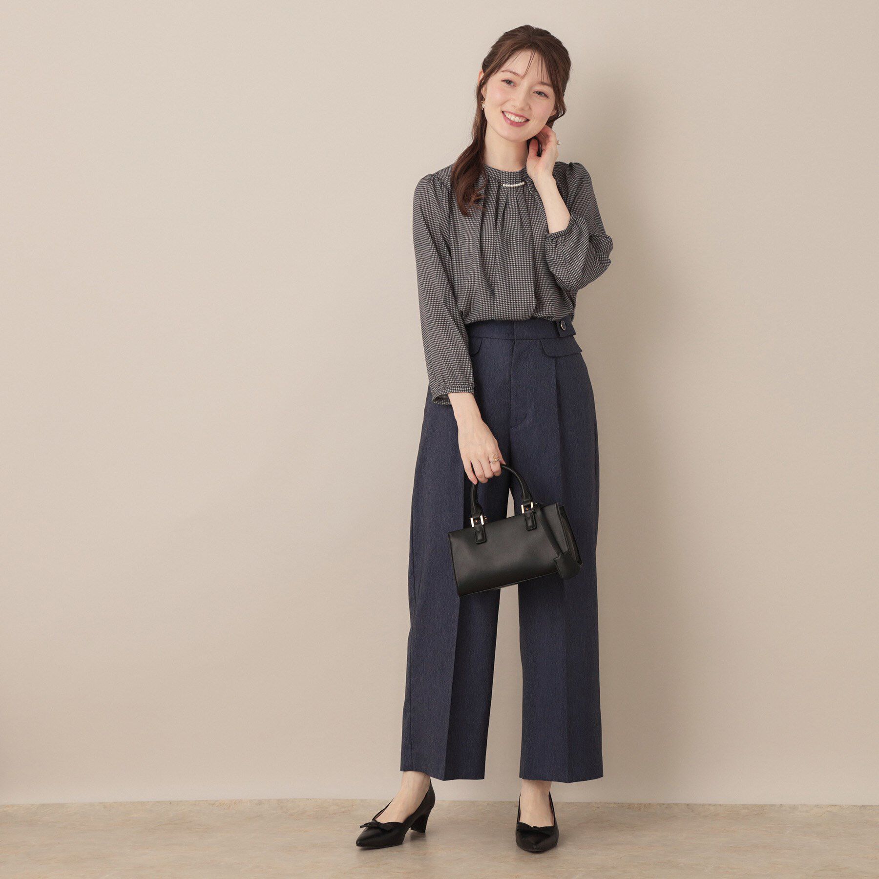 Couture broach「【大人可愛い・パール取り外し・通勤】・タックタイチェック柄ブラウス」|シャツ・ブラウス|