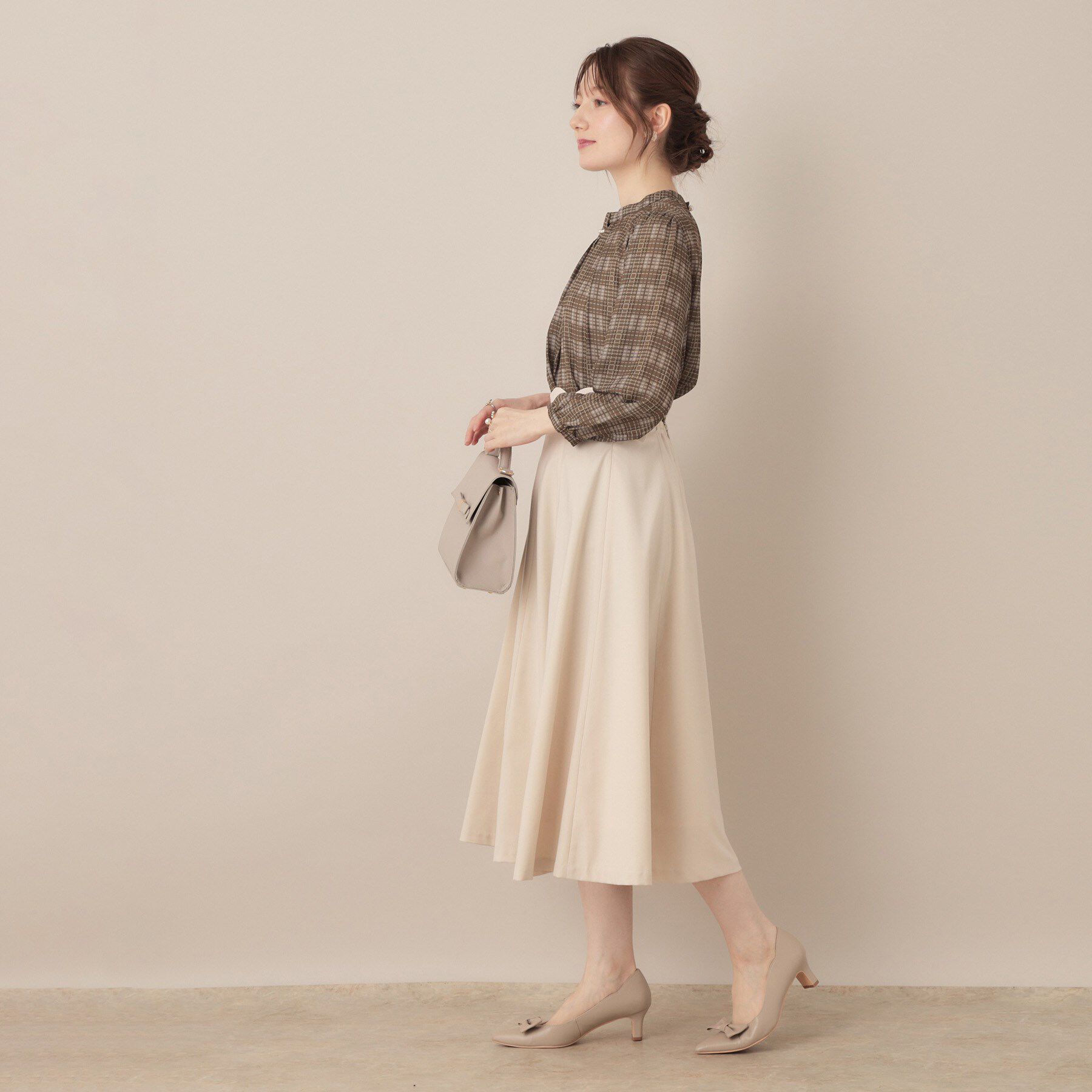 Couture broach「【大人可愛い・パール取り外し・通勤】・タックタイチェック柄ブラウス」|シャツ・ブラウス|