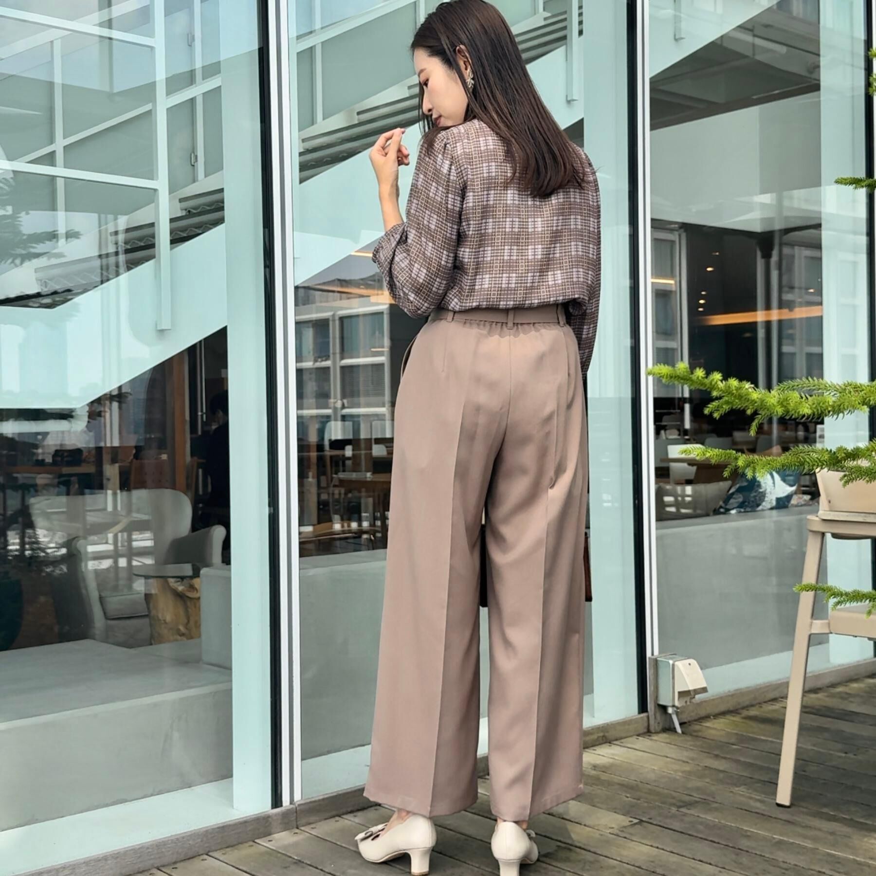 Couture broach「【大人可愛い・パール取り外し・通勤】・タックタイチェック柄ブラウス」|シャツ・ブラウス|