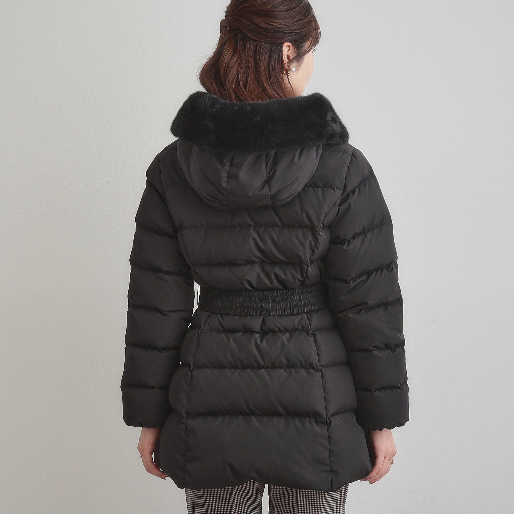 Couture broach「【2WAY・ベルト付き】フードフェイクファー ミドル丈ダウンコート」|ダウン|
