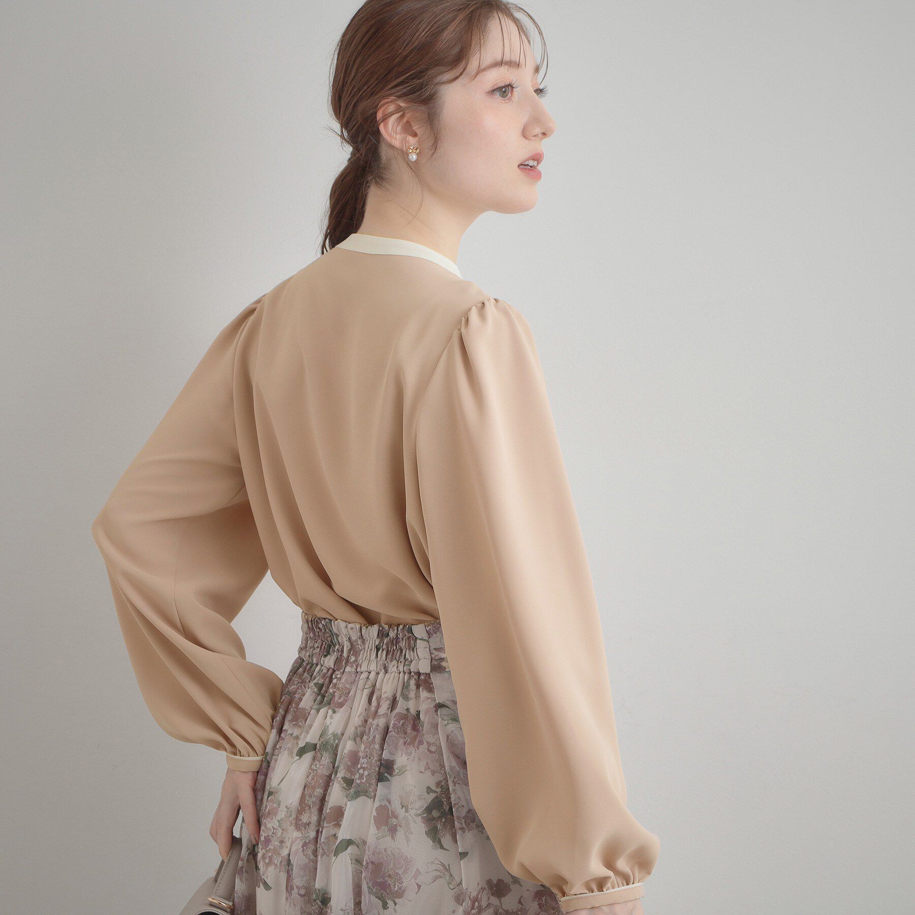 Couture broach「【洗える・ハレの日・通勤】配色 細リボンタイ ブラウス」|シャツ・ブラウス|