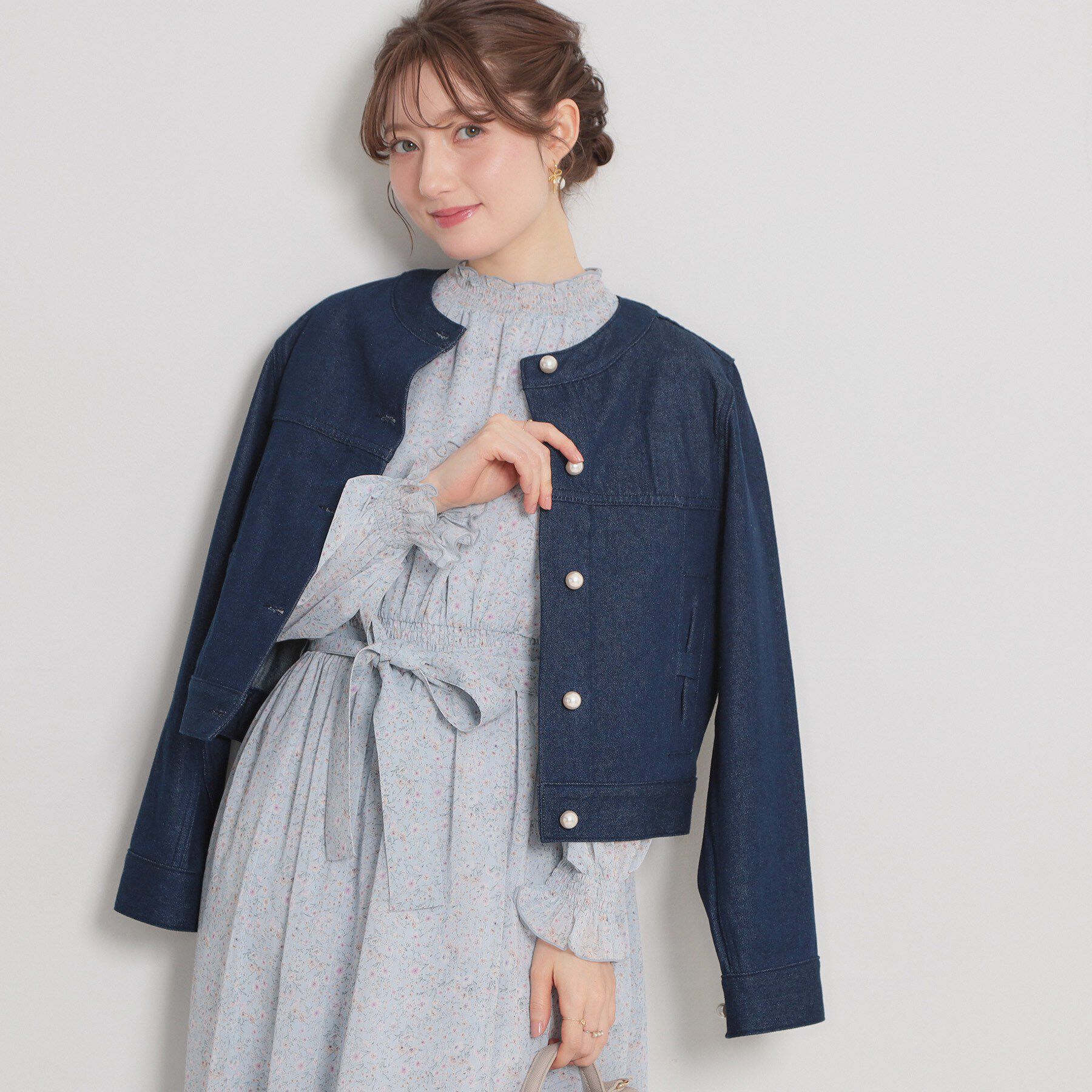 Couture broach「【洗える・綿100％】パール調ボタン デニムジャケット」|デニムジャケット|
