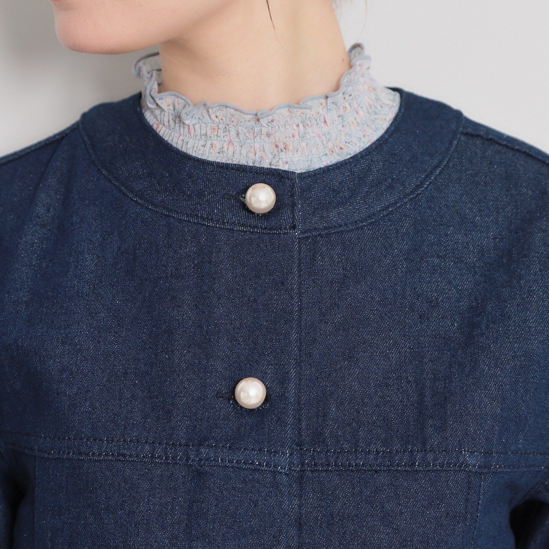 Couture broach「【洗える・綿100％】パール調ボタン デニムジャケット」|デニムジャケット|