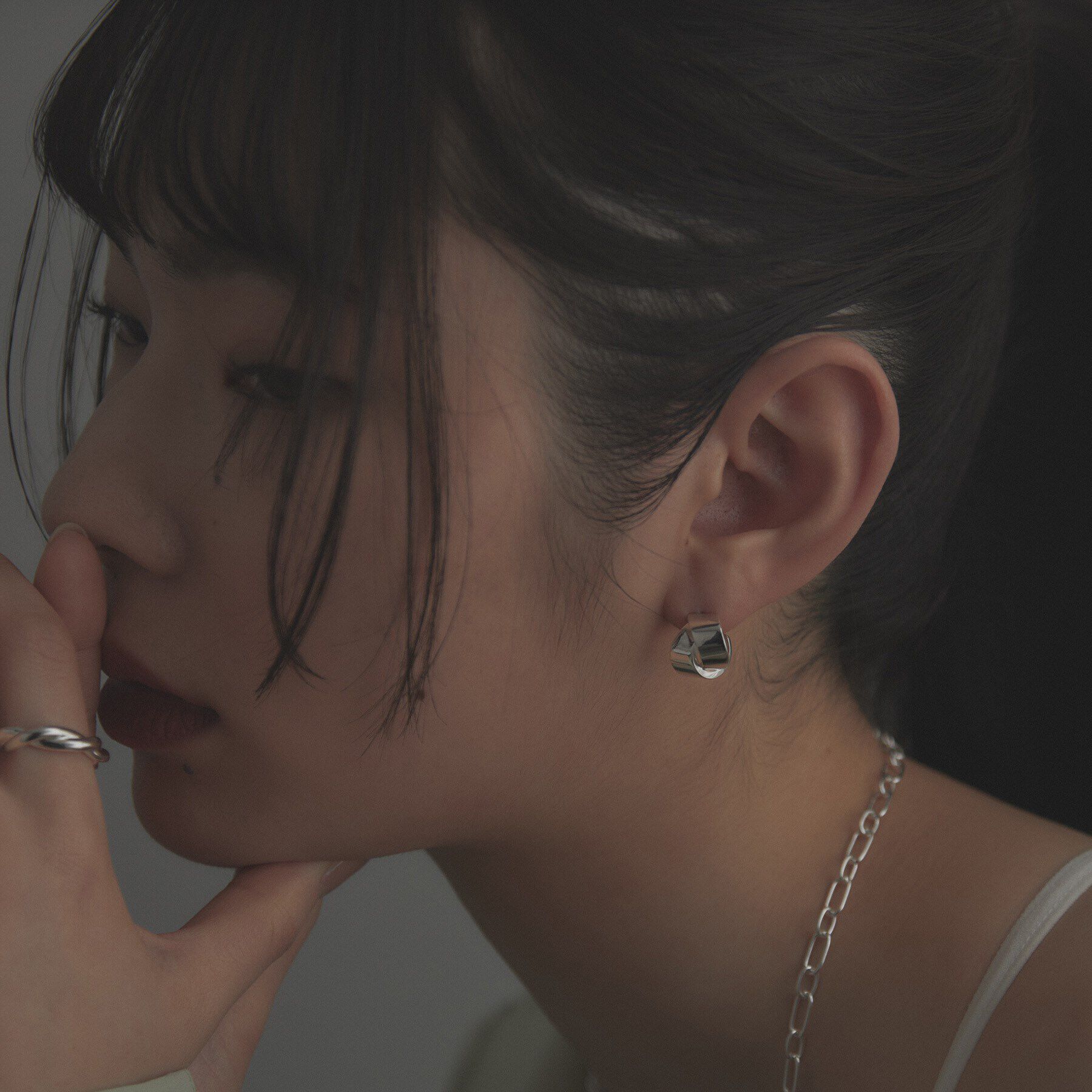 COCOSHNIK ONKITSCH「シルバー フォールディングピアス オーバーラップ」|ピアス|