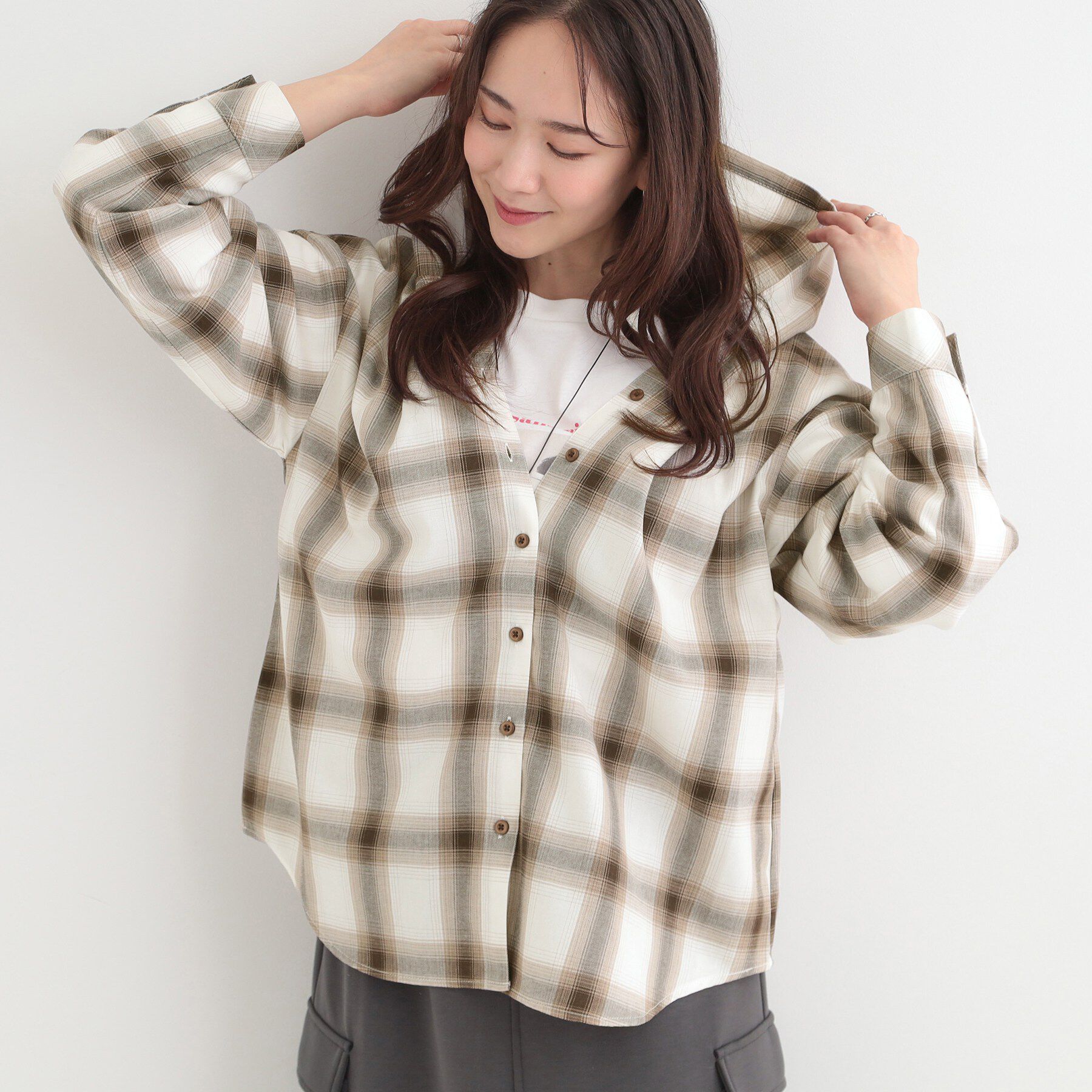 SHOO･LA･RUE「【洗濯機可/S-LL】涼しげで軽やかな チェックフーディーシャツ」|シャツ・ブラウス|オフホワイト(203