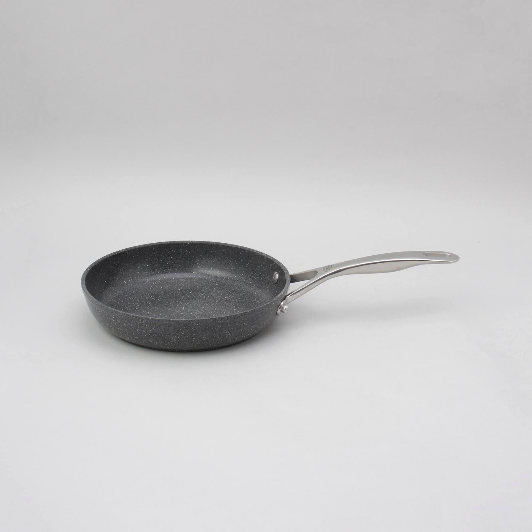 212 KITCHEN STORE「サリーナ セラミックフライパン 24センチ ＜BALLARINI バッラリーニ＞」|食器・キッチングッズ|