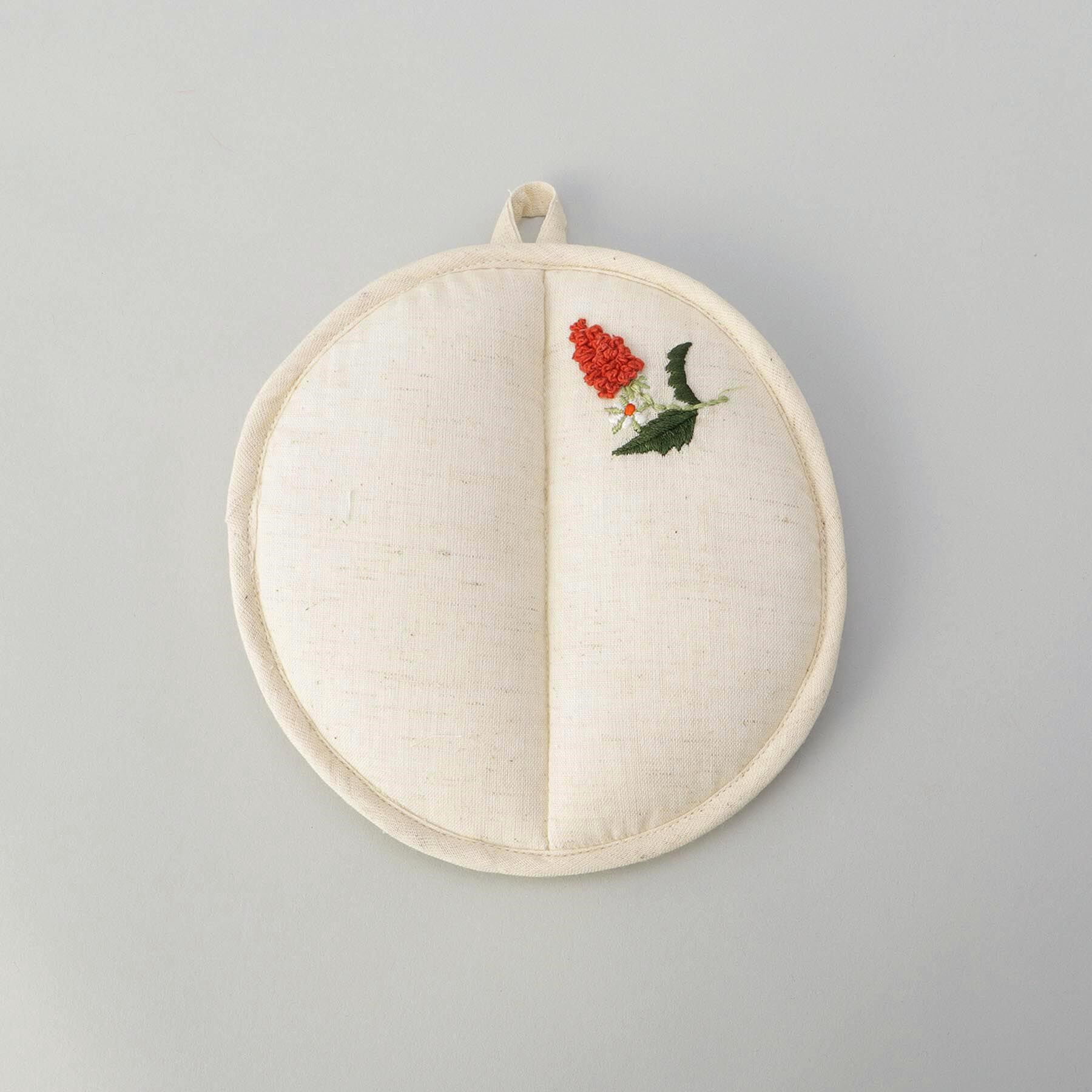 212 KITCHEN STORE「刺繍フラワー ワイルドストロベリー ラウンドミトン NA ＜212Kオリジナル ＞」|食器・キッチングッズ|