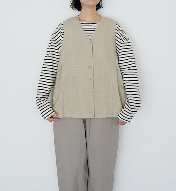 オオカミとフクロウ「フクロウと湖のほとりのシロツメグサ&ldquo;あわせ&rdquo;」|ベスト・ジレ|その他