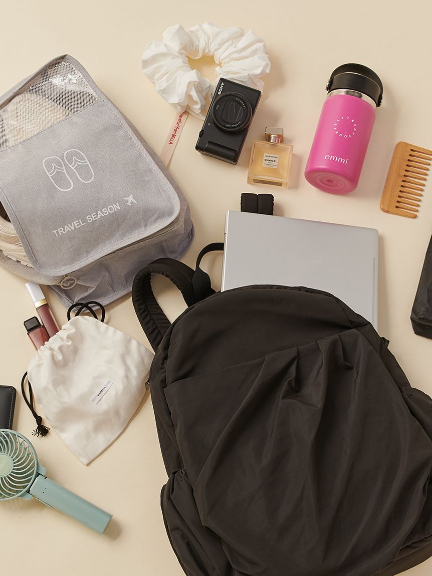 emmi atelier「【ONLINE限定カラー】eco 撥水ギャザーボディーバックパック」|リュック|